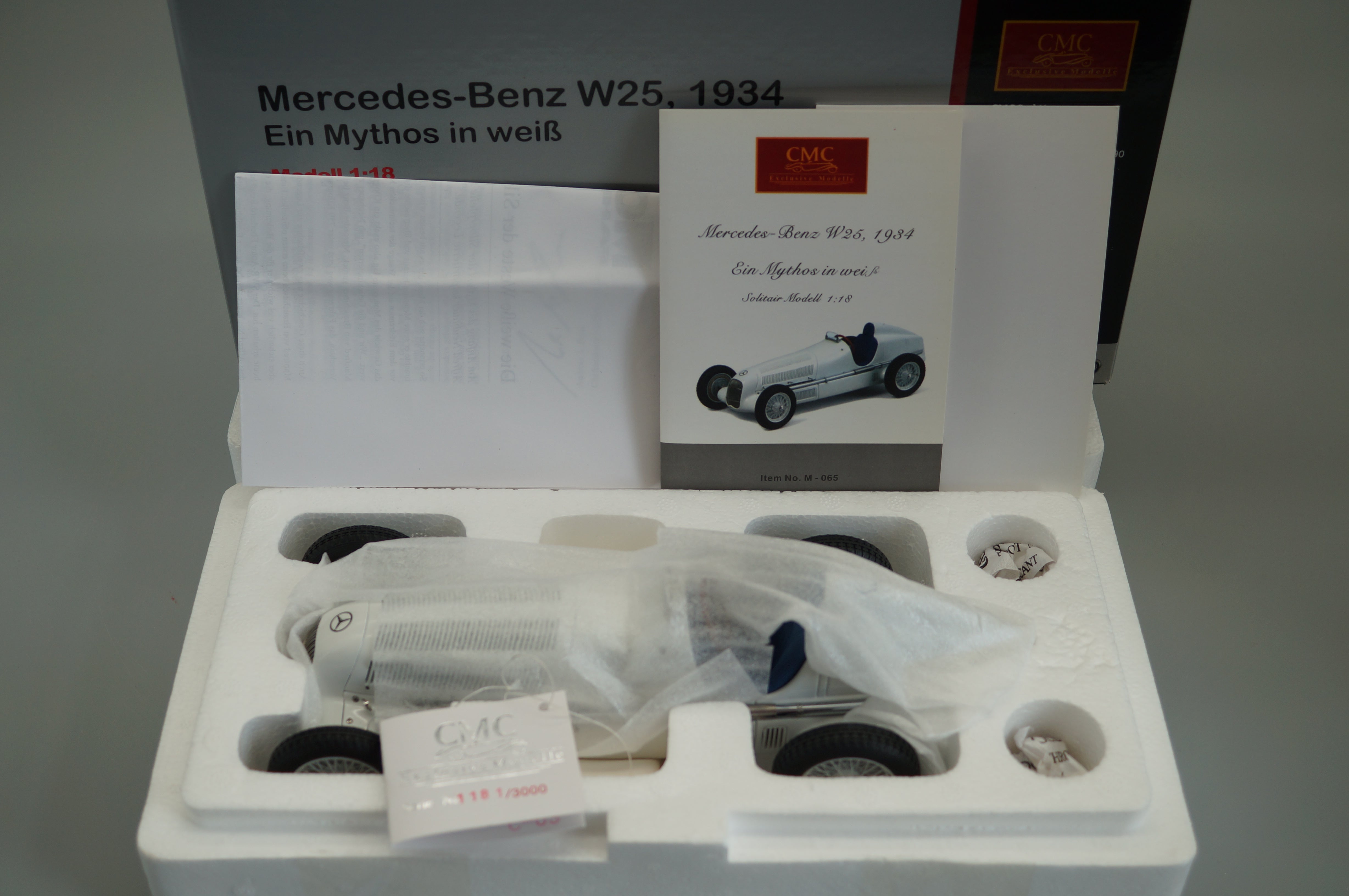 1/18 Mercedes-Benz W25 A Myth in White #1181/3000 CMC M-065 -pre-owned