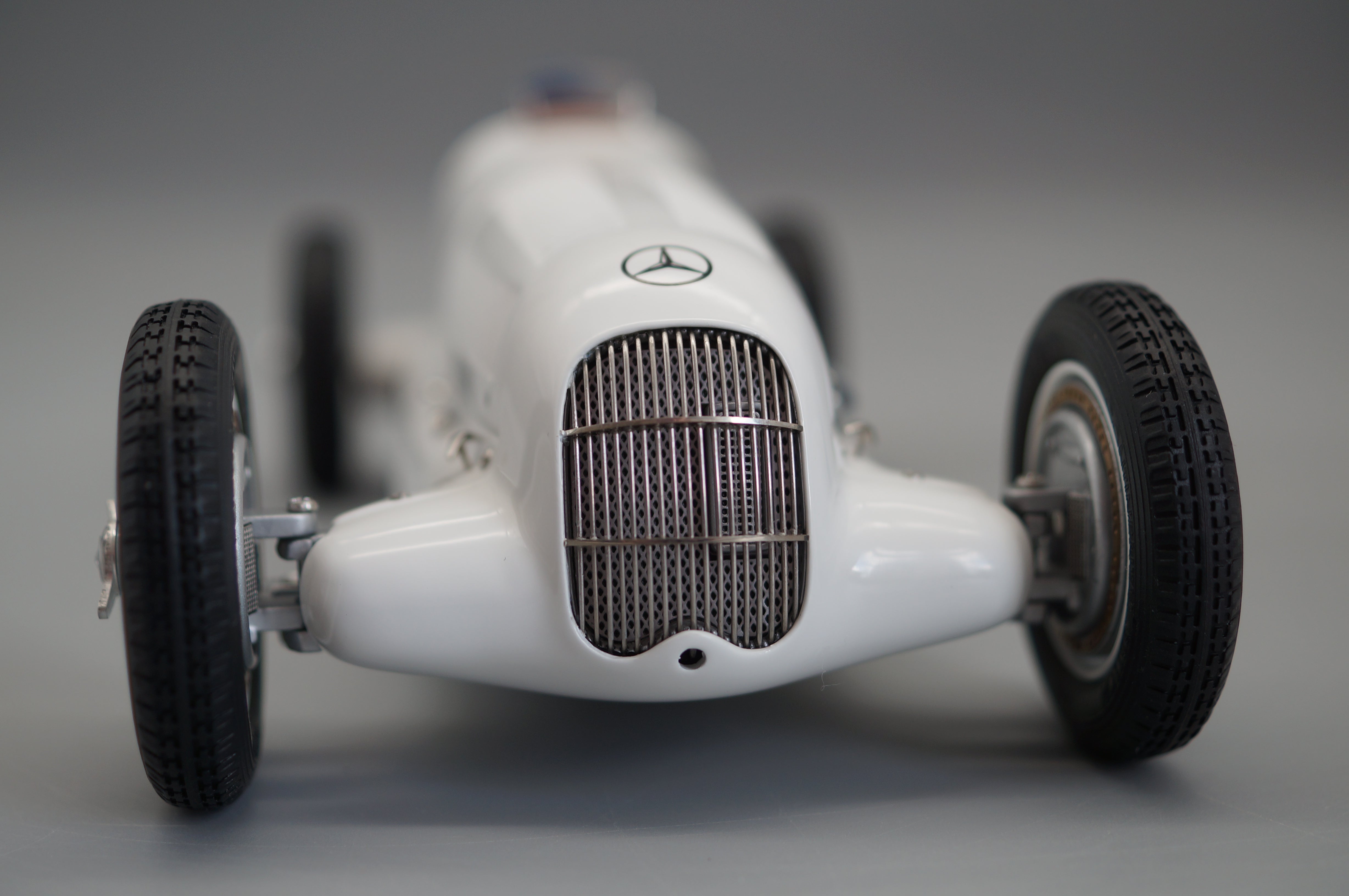 1/18 Mercedes-Benz W25 A Myth in White #1181/3000 CMC M-065 -pre-owned