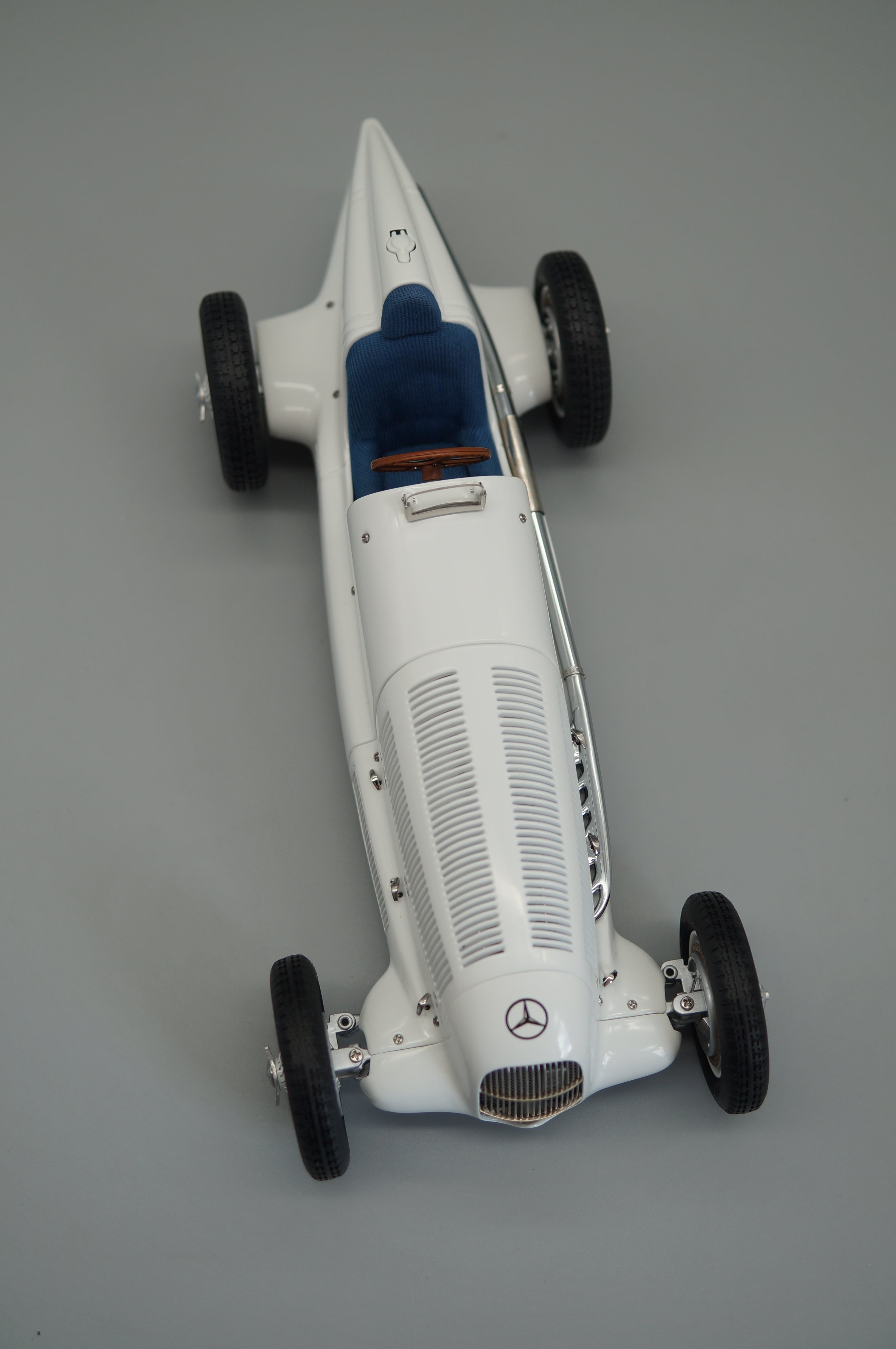 1/18 Mercedes-Benz W25 A Myth in White #1181/3000 CMC M-065 -pre-owned