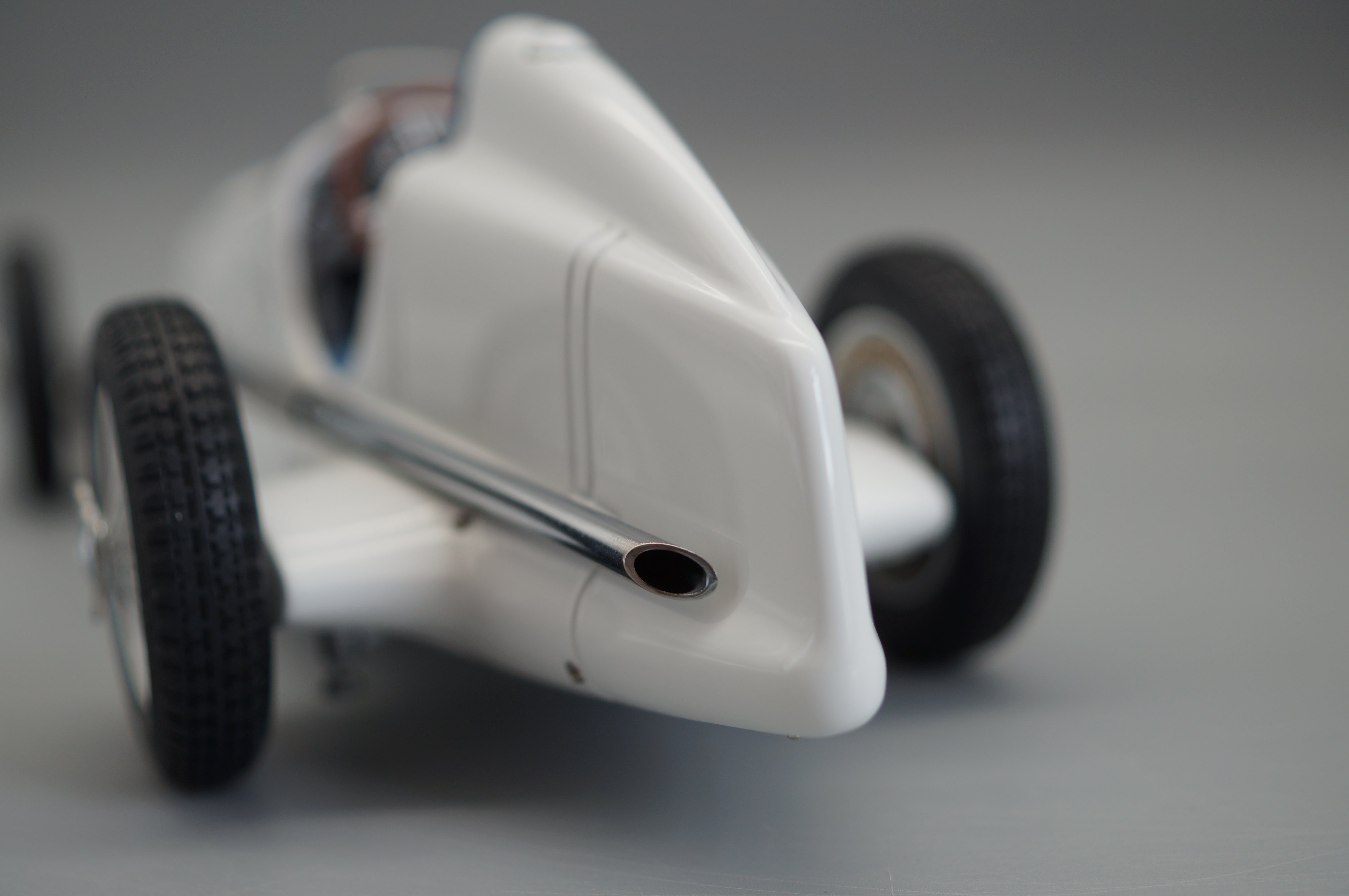 1/18 Mercedes-Benz W25 A Myth in White #1181/3000 CMC M-065 -pre-owned
