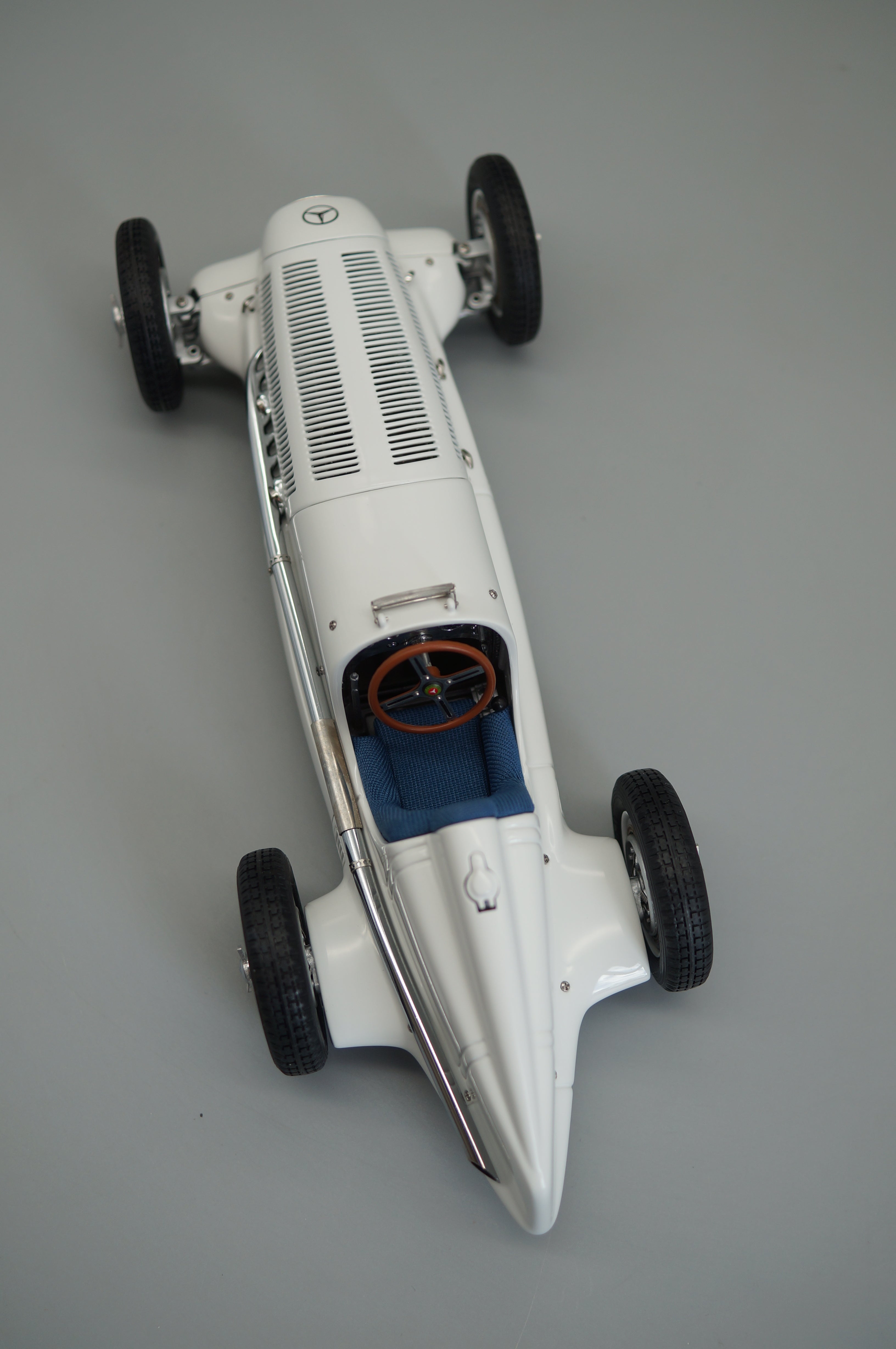 1/18 Mercedes-Benz W25 A Myth in White #1181/3000 CMC M-065 -pre-owned