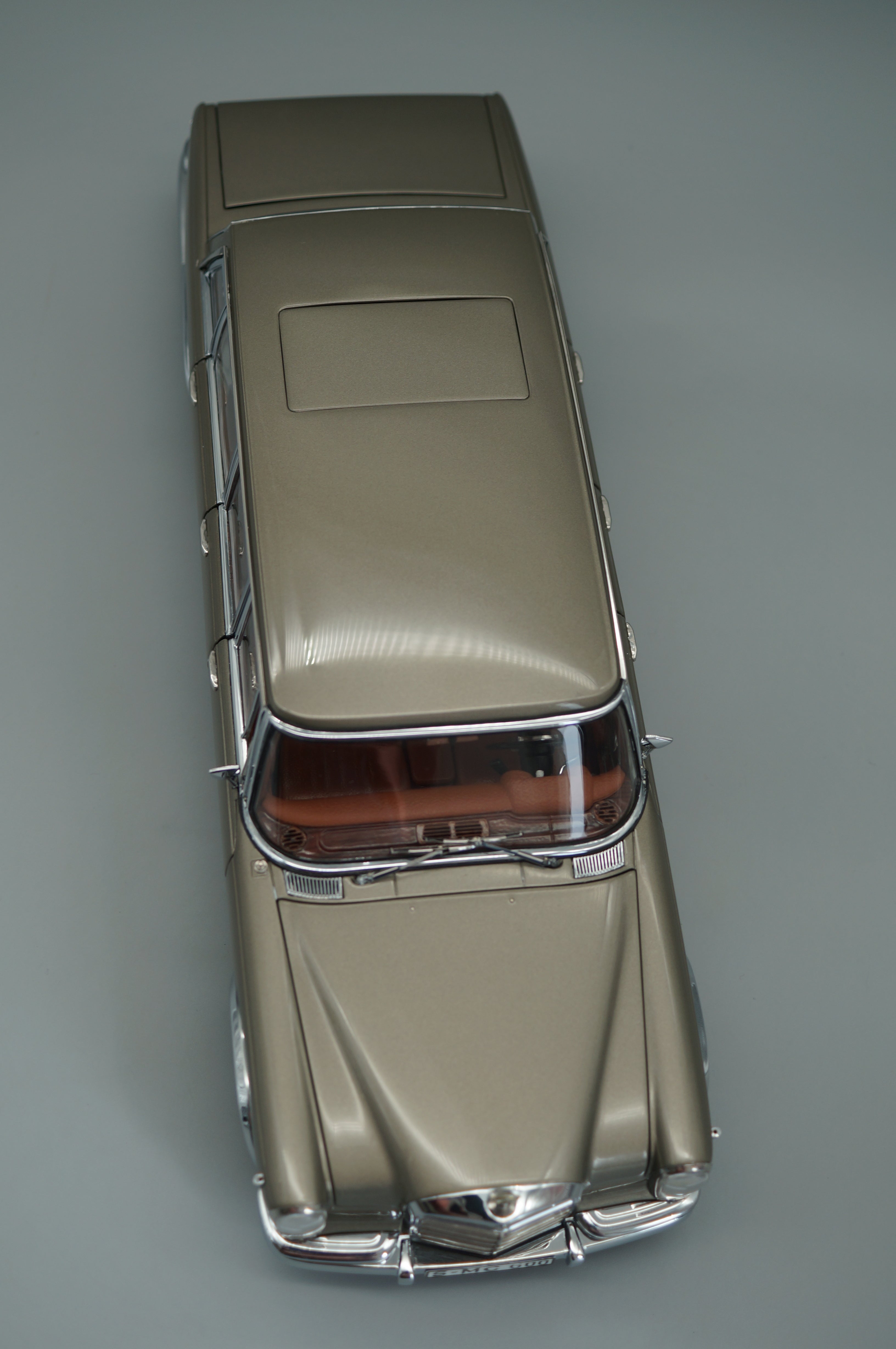 1/18 CMC Mercedes-Benz 600 Pullman (W100) Limousine mit Schiebedach #586 CMC M-204 -pre-owned