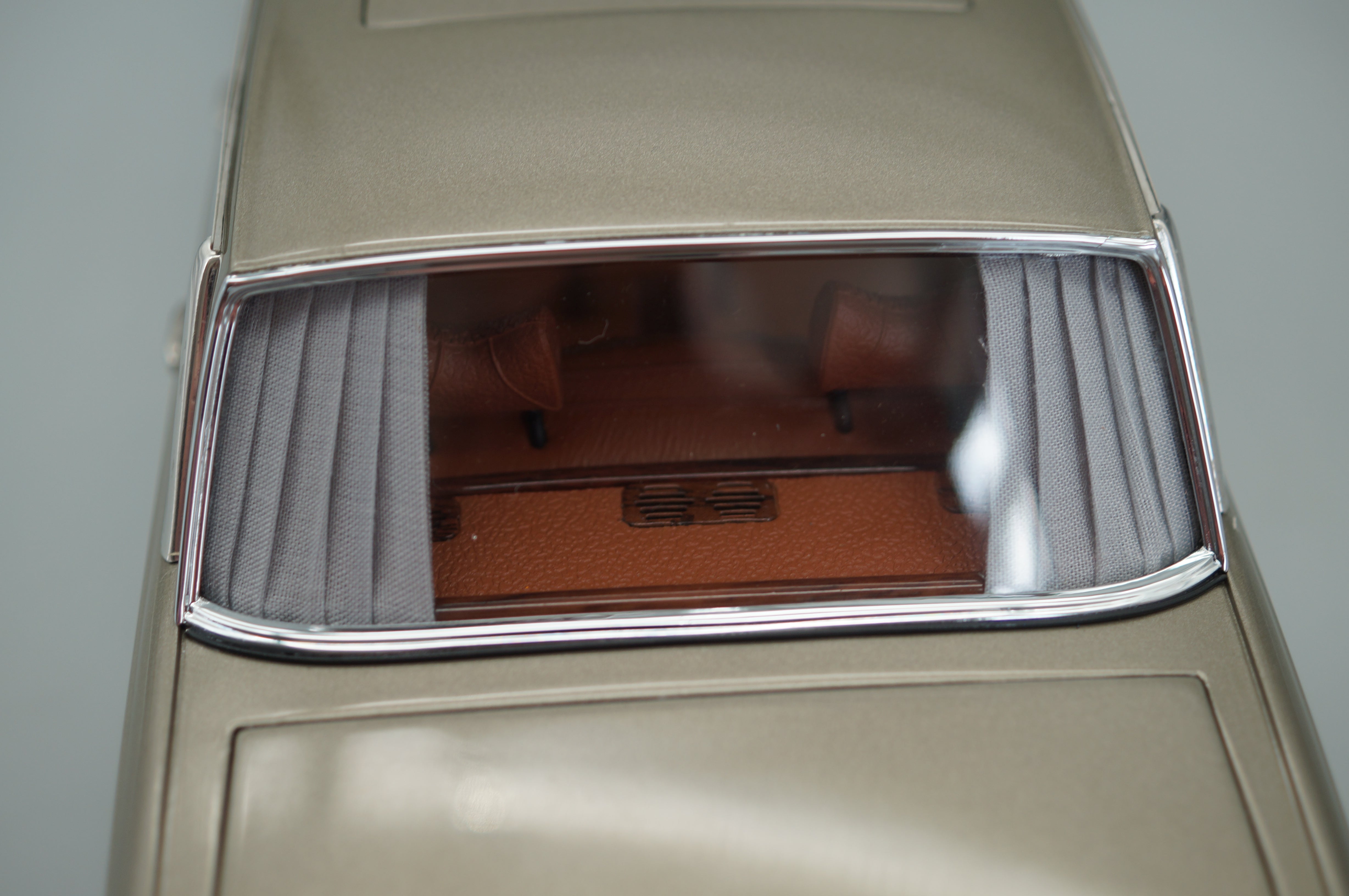 1/18 CMC Mercedes-Benz 600 Pullman (W100) Limousine mit Schiebedach #586 CMC M-204 -pre-owned