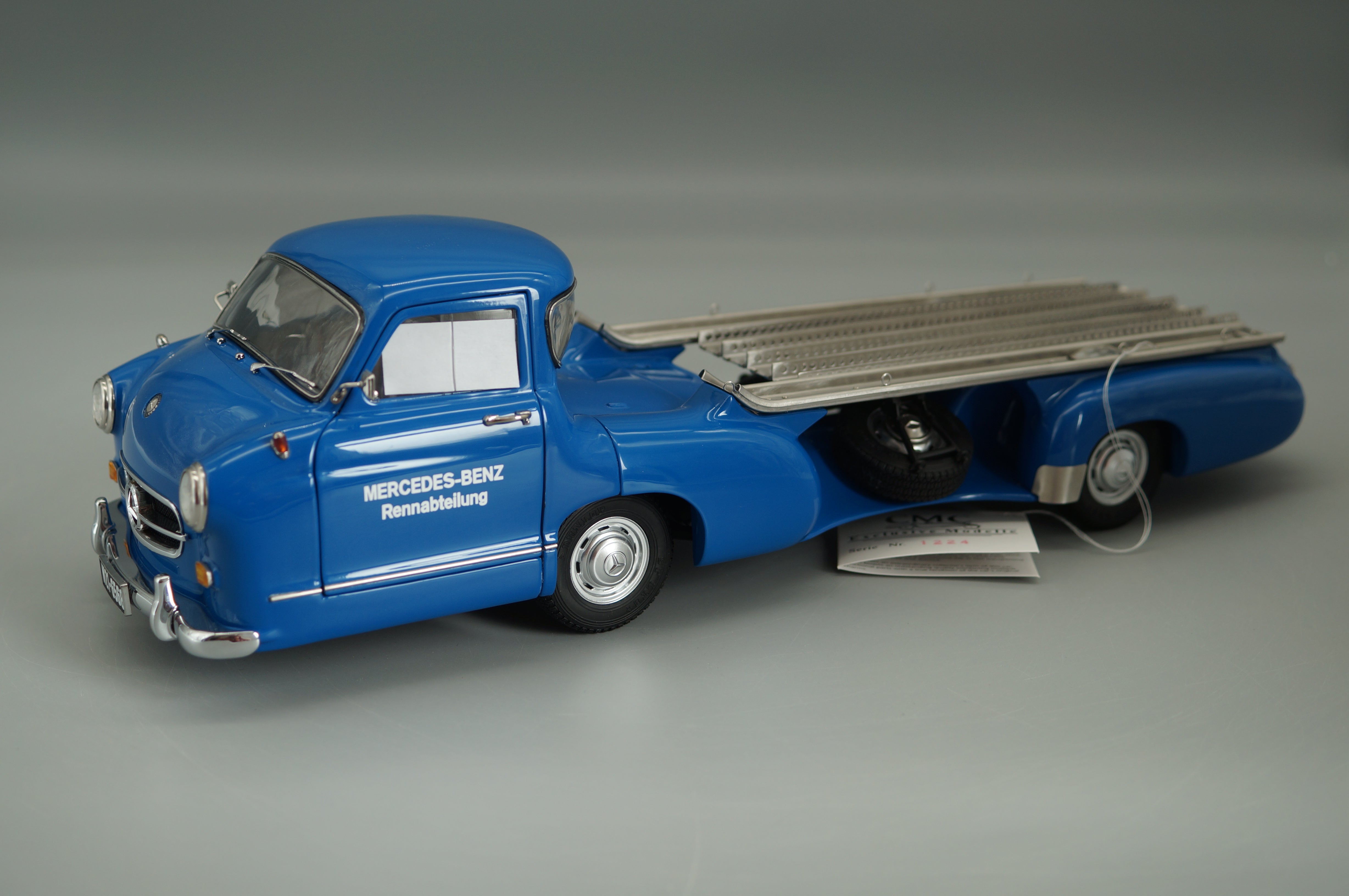 1:18 Mercedes-Benz Renntransporter "Das blaue Wunder" 1954/55 ÜBERARBEITETE VERSION #1224 CMC M-143 -pre-owned