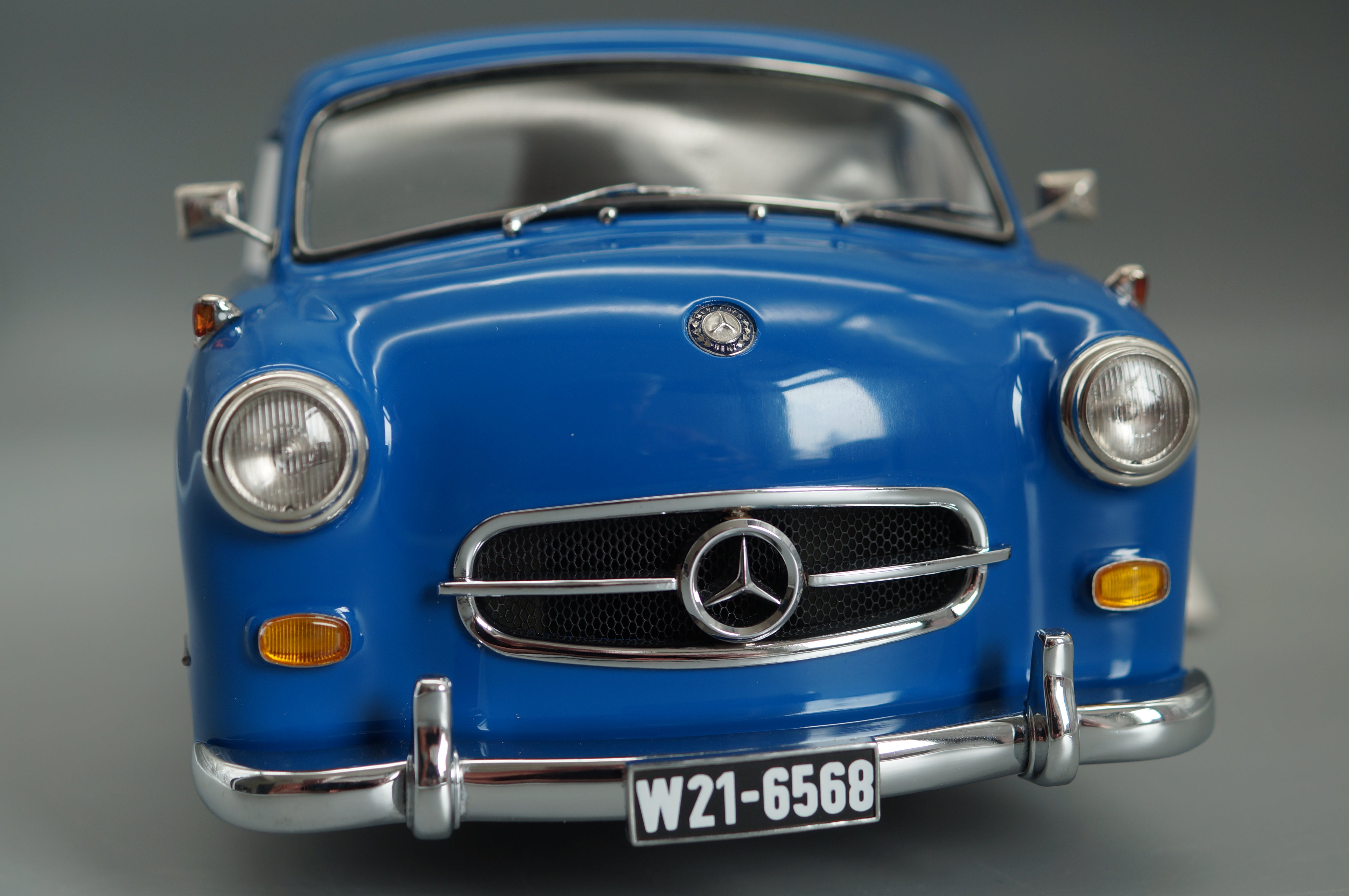 1:18 Mercedes-Benz Race Transporter "The Blue Wonder" 1954/55 REVISED VERSION #1224 CMC M-143 -pre-owned