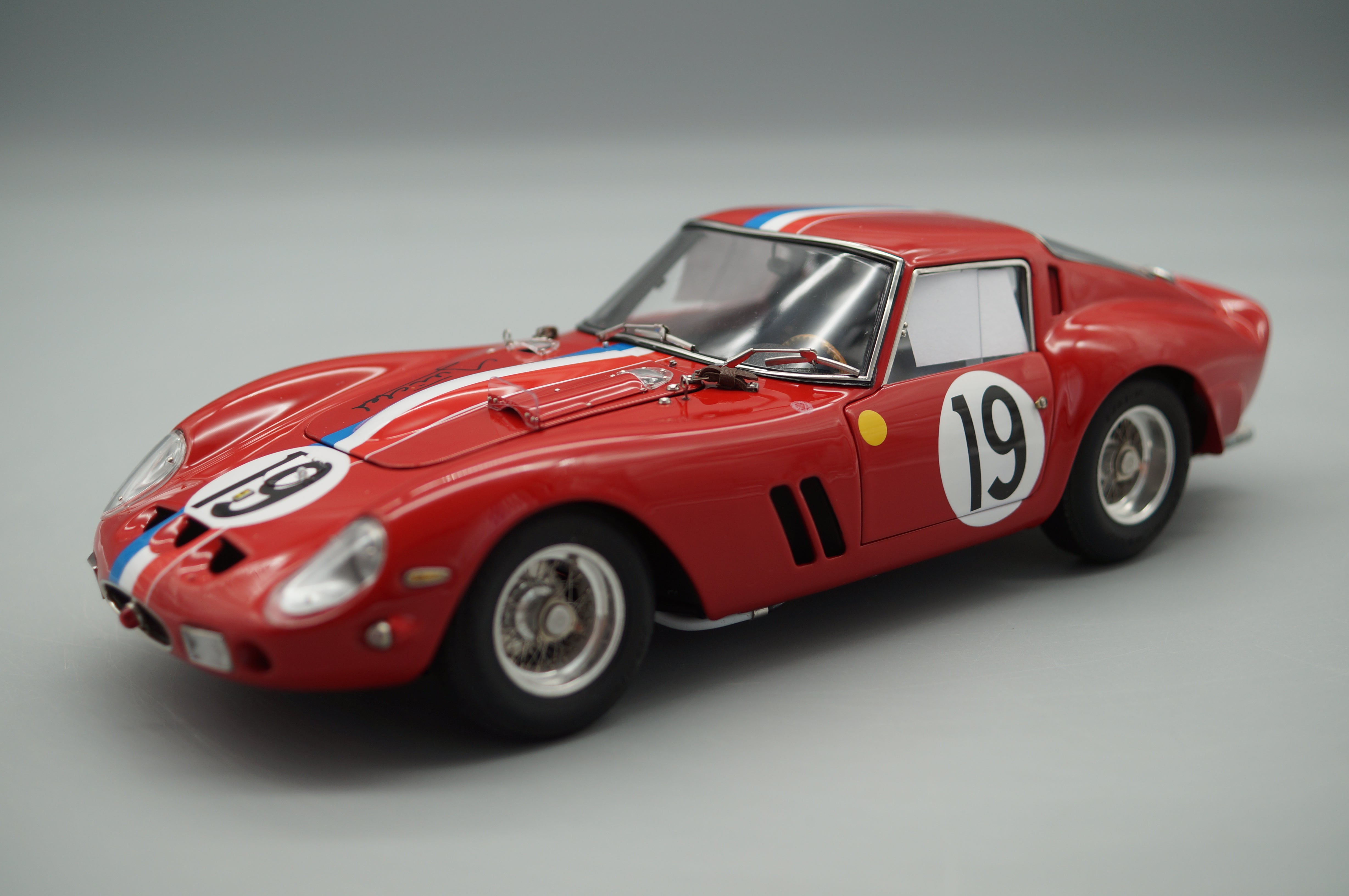 1/18 CMC Ferrari 250 GTO #19 Le Mans 1962 signed by Jean Guichet #039/400 CMC M-174 -pre-owned