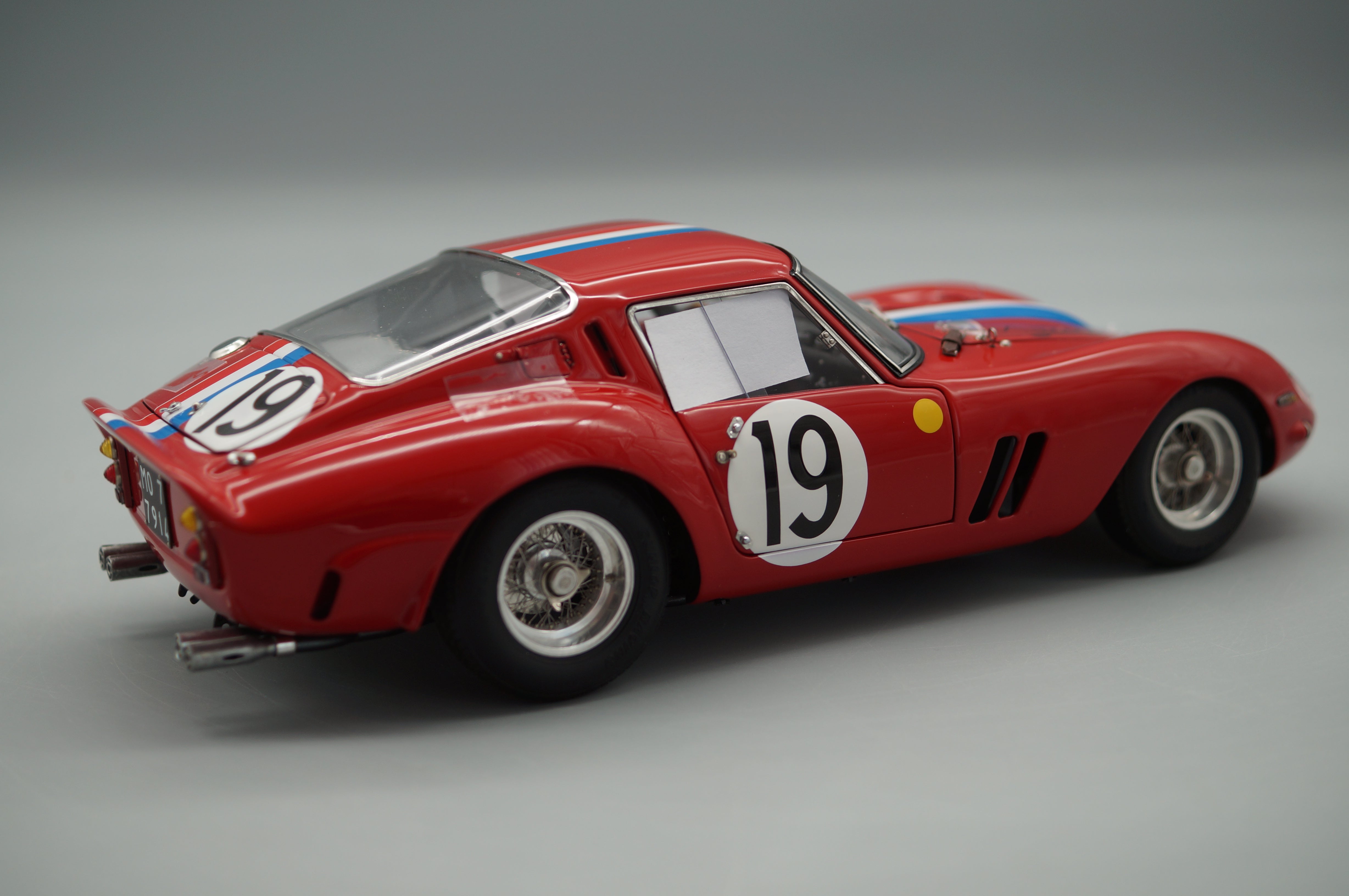 1/18 CMC Ferrari 250 GTO #19 Le Mans 1962 signed by Jean Guichet #039/400 CMC M-174 -pre-owned