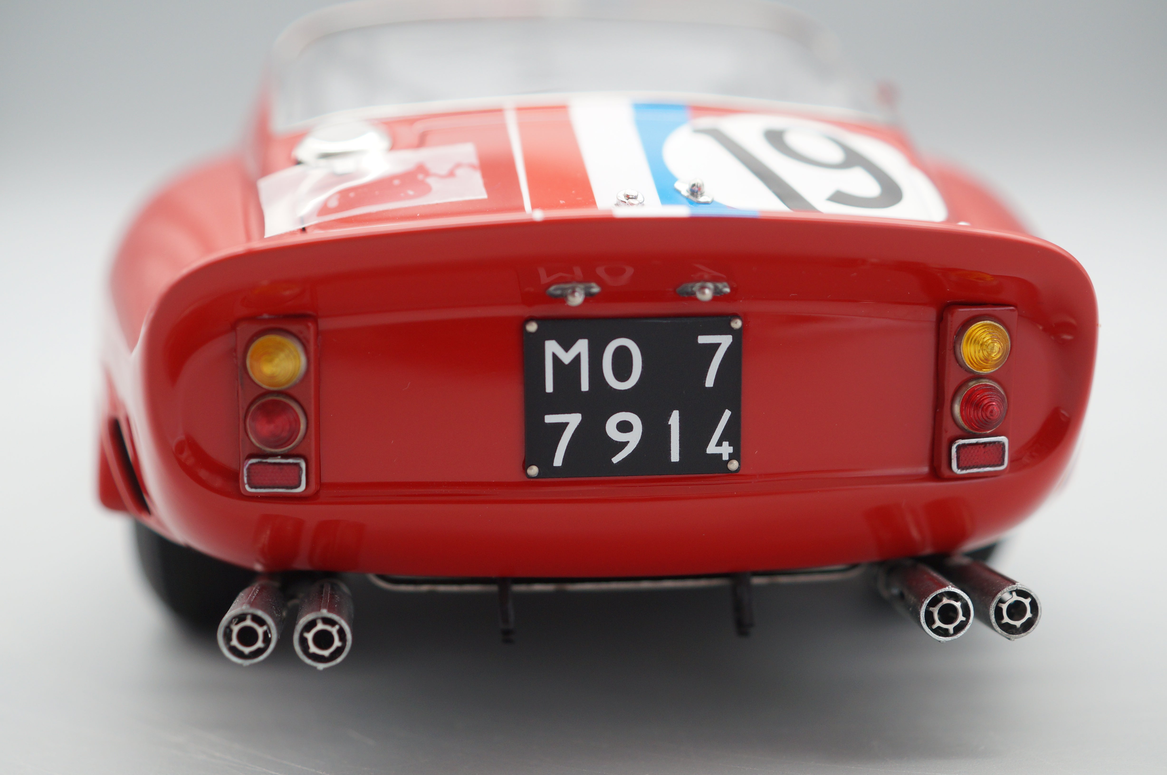1/18 CMC Ferrari 250 GTO #19 Le Mans 1962 signed by Jean Guichet #039/400 CMC M-174 -pre-owned
