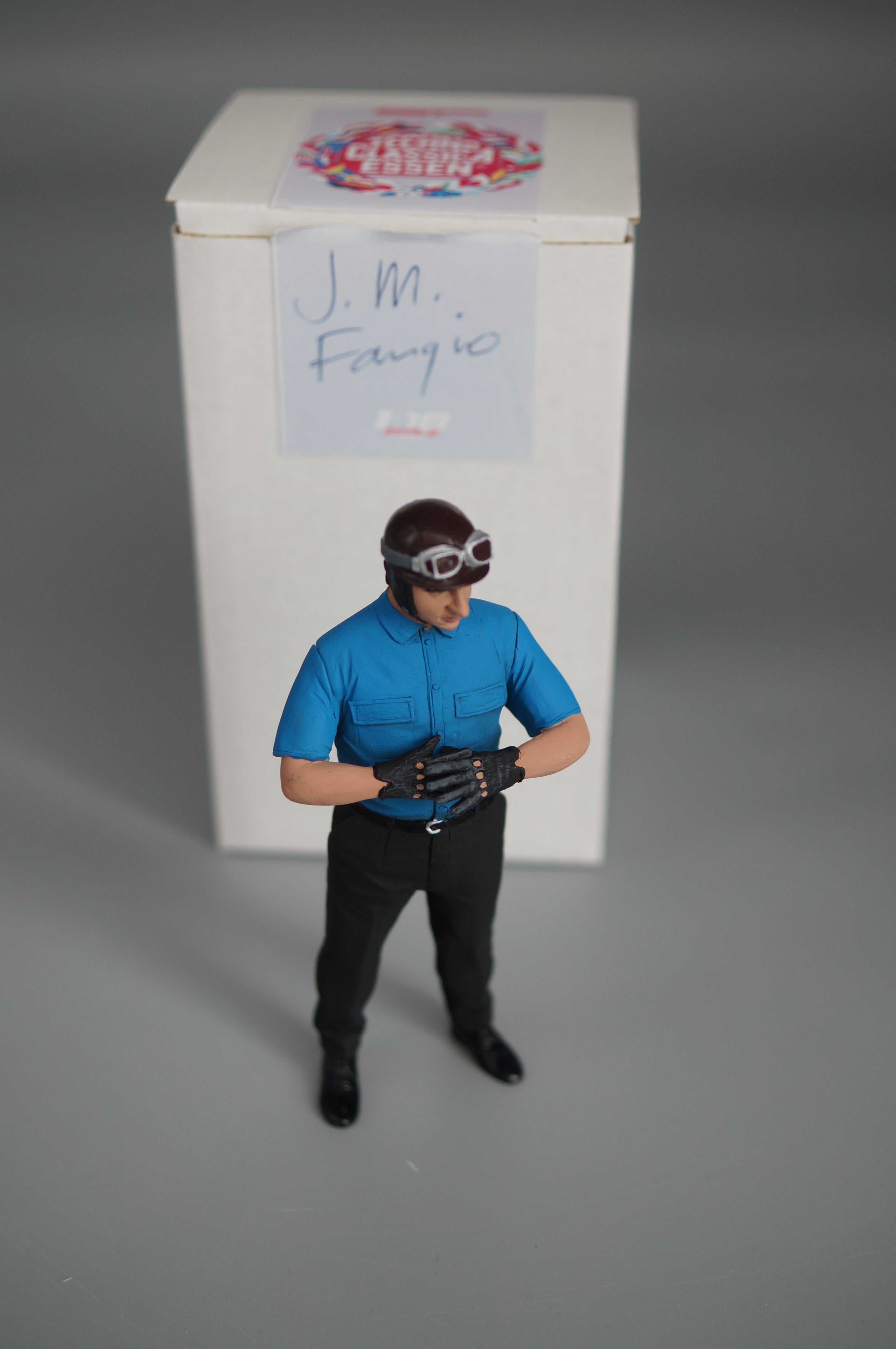 1/18 Rennfahrerfigur JUAN MANUEL FANGIO von SF Scale Figures - Handarbeit - TS986