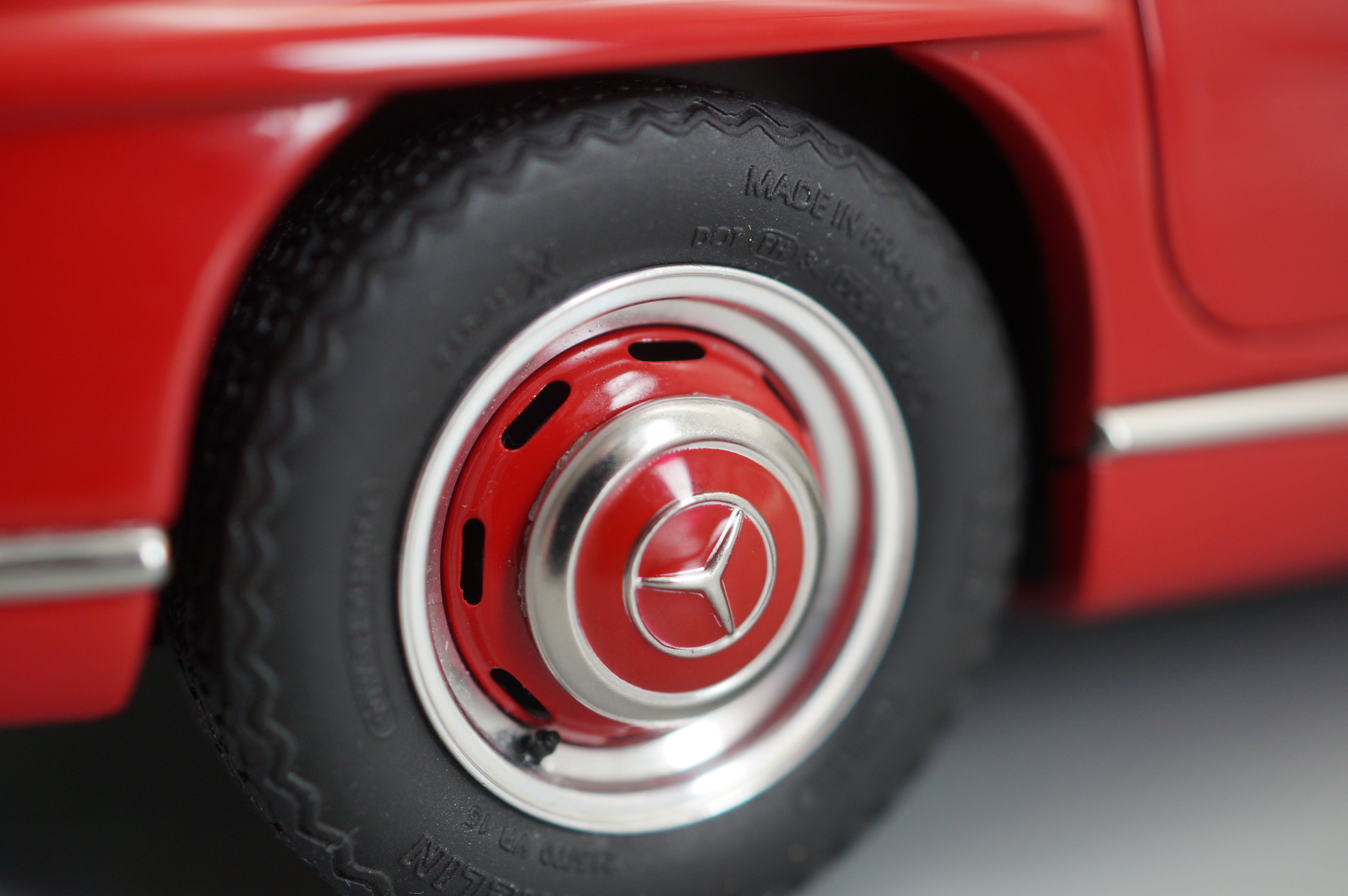 1/18 Mercedes-Benz 300 SL W198 Roadster offen rot CMC M-282