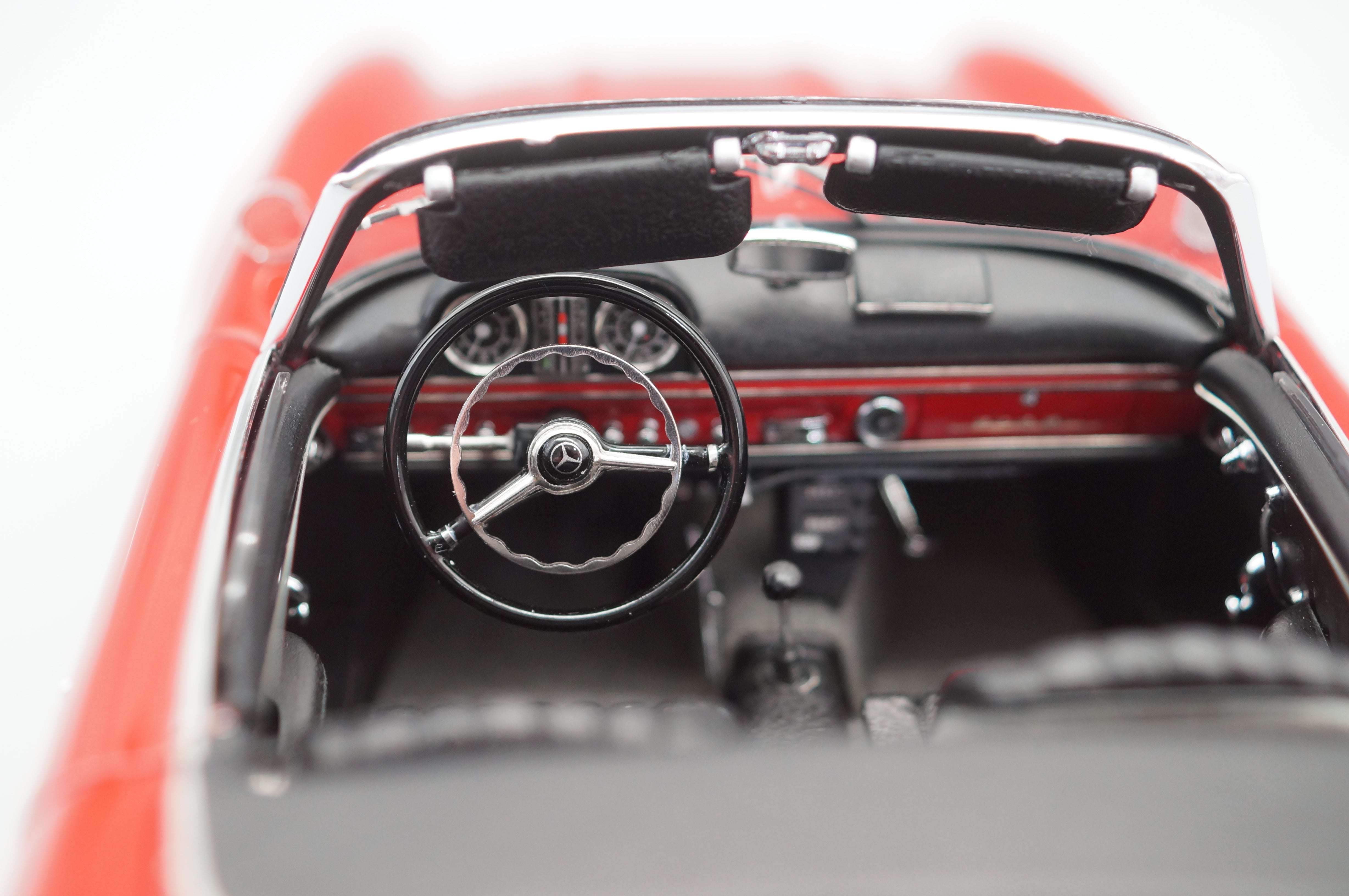 1/18 Mercedes-Benz 300 SL W198 Roadster offen rot CMC M-282