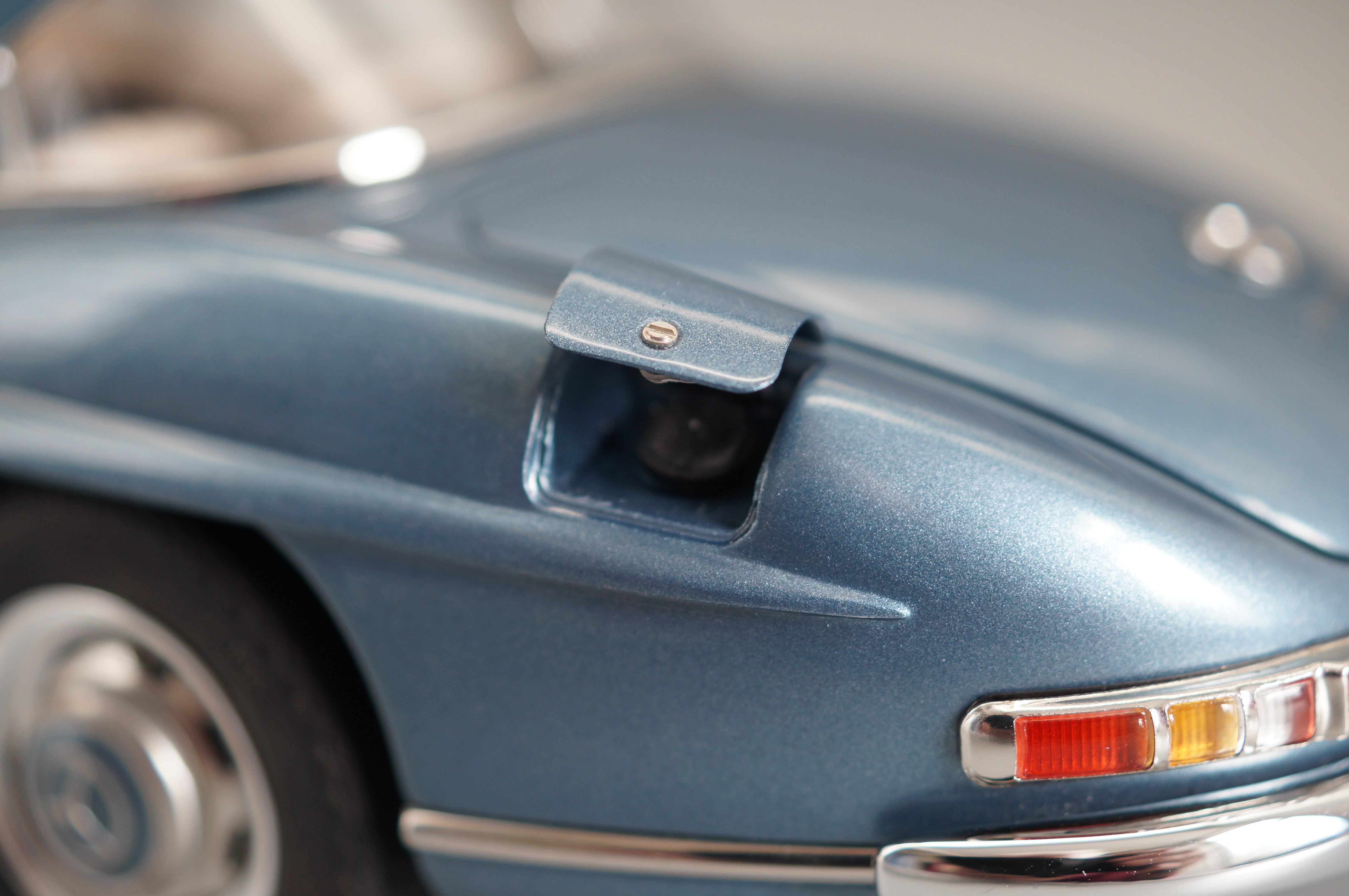 1/18 Mercedes-Benz 300 SL W198 Roadster Hardtop blue metallic CMC M-283
