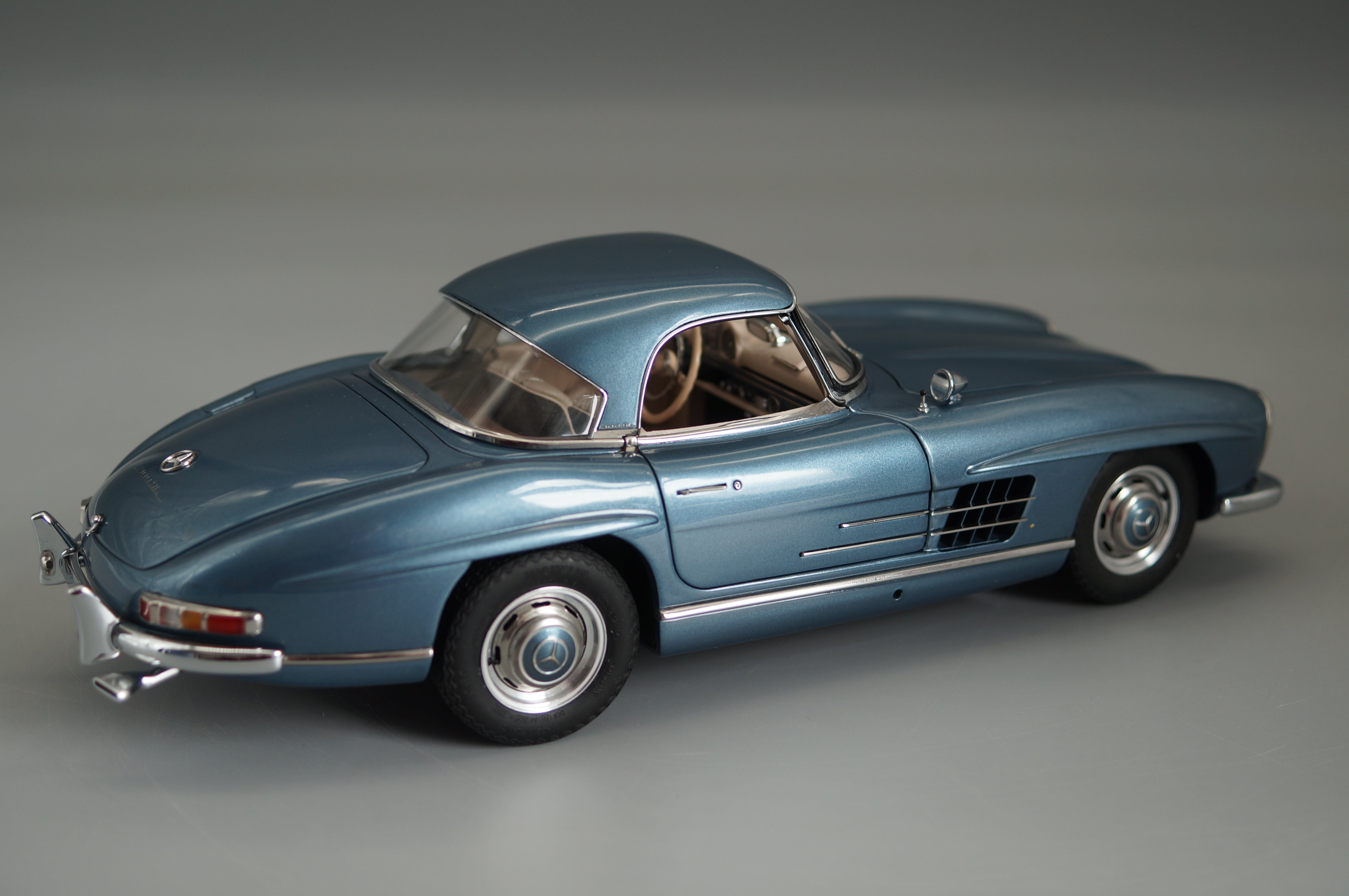 1/18 Mercedes-Benz 300 SL W198 Roadster Hardtop blue metallic CMC M-283