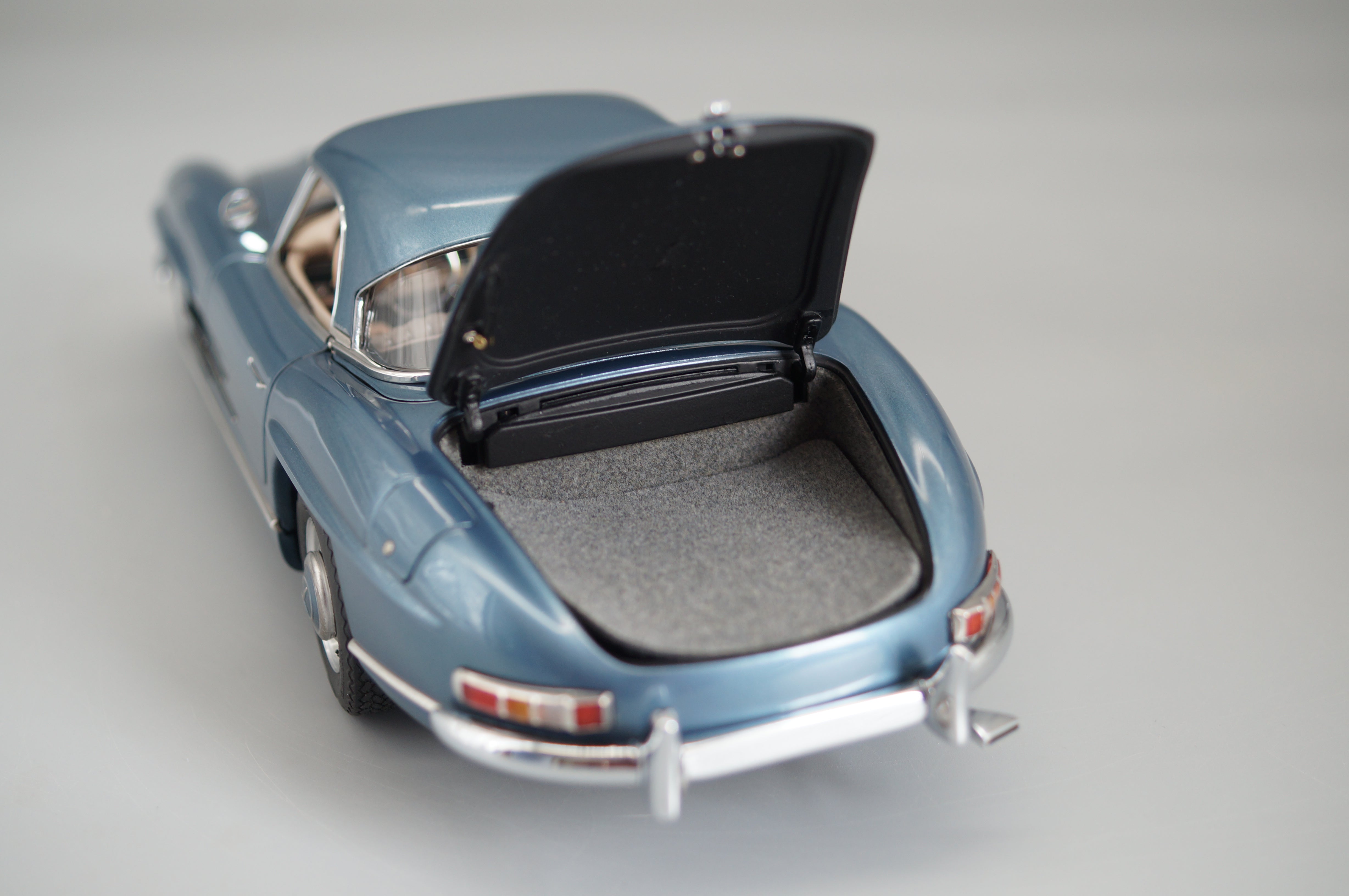 1/18 Mercedes-Benz 300 SL W198 Roadster Hardtop blue metallic CMC M-283