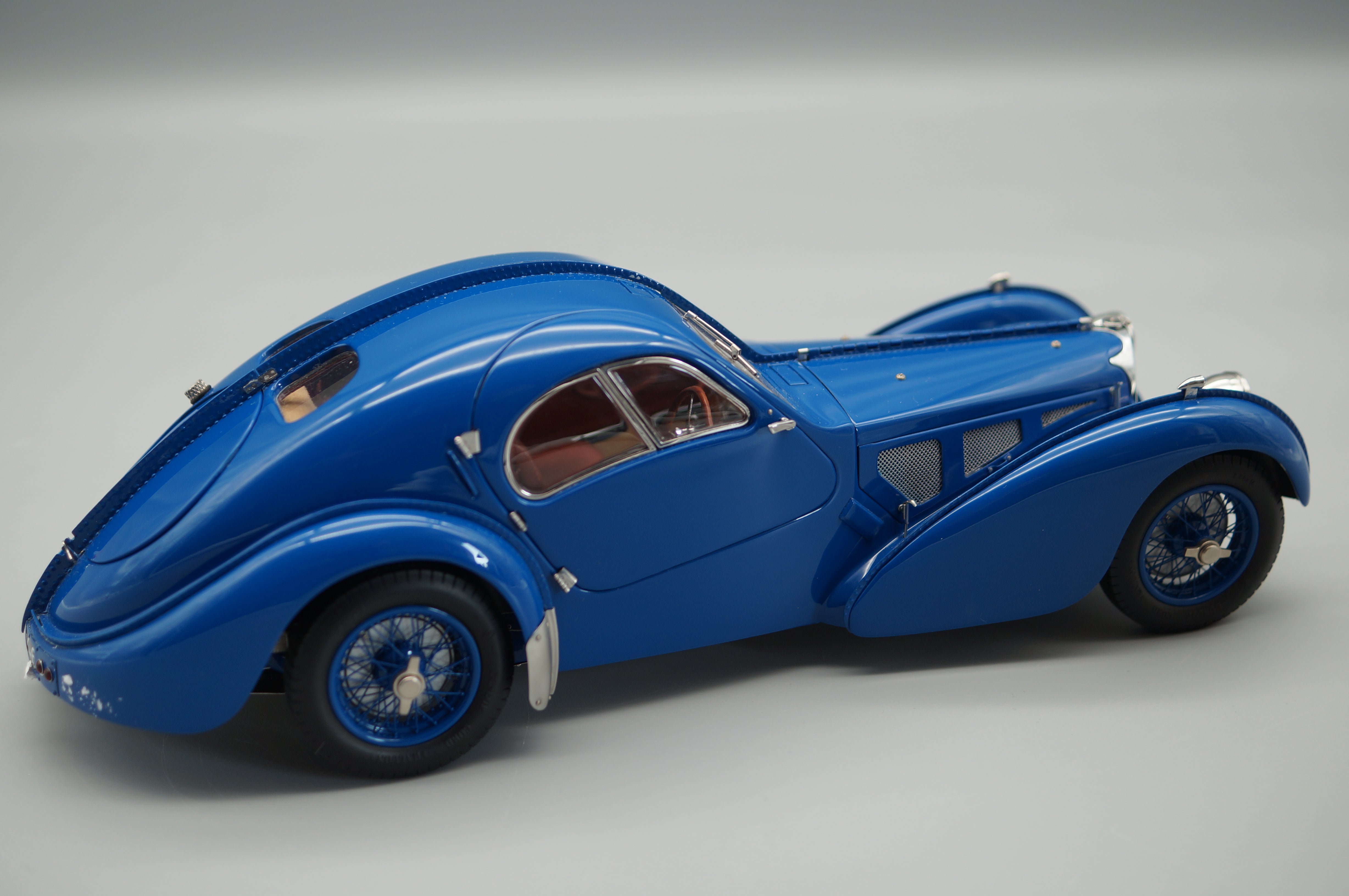 1/18 Bugatti Type 57 SC Atlantic blue RB Pope CMC M-083 -pre-owned-