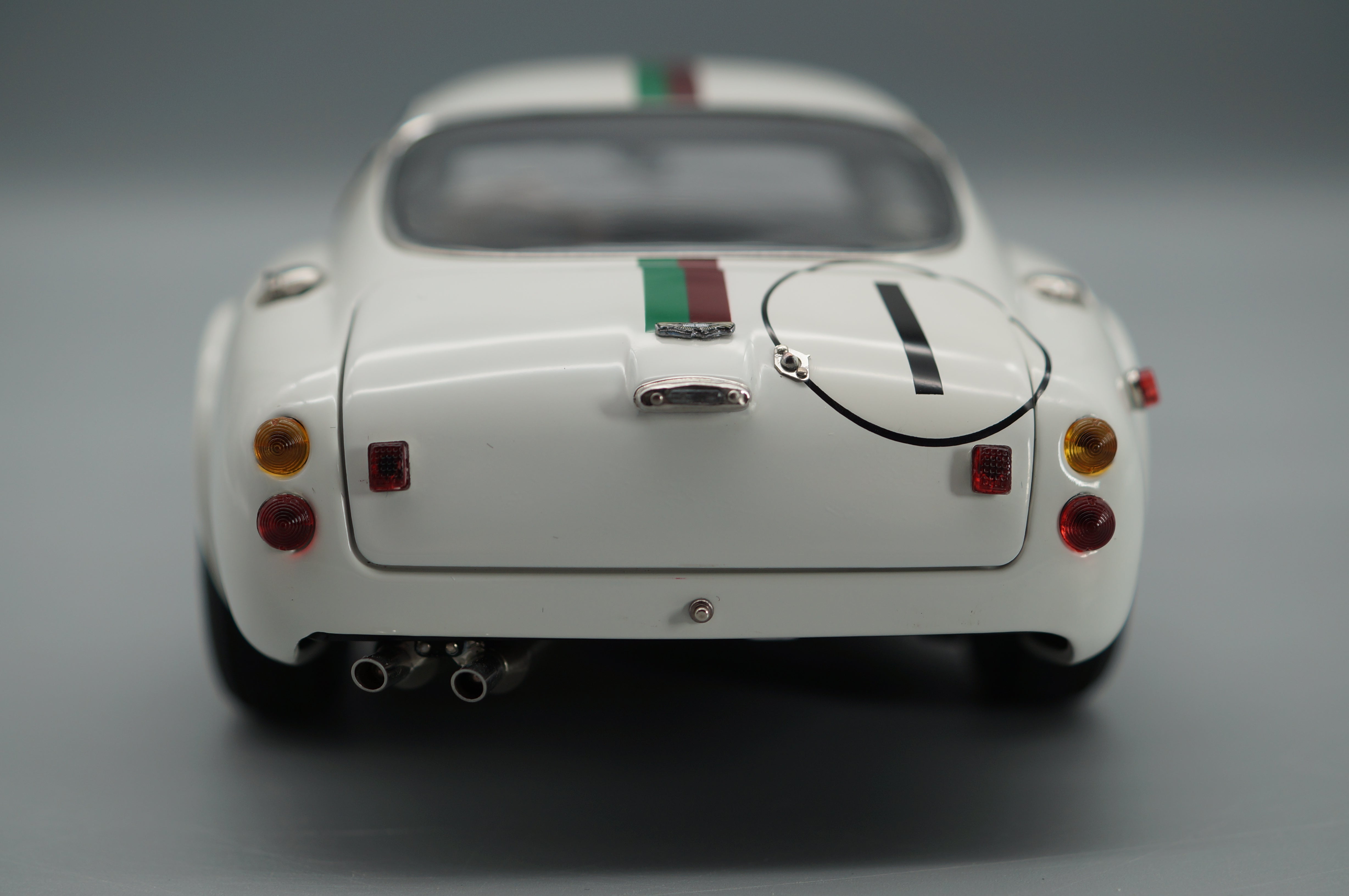 1:18 Aston Martin DB4 GT Zagato Start-Nr. 1 Le Mans LE 2500 pcs CMC M-139 - pre-owned-