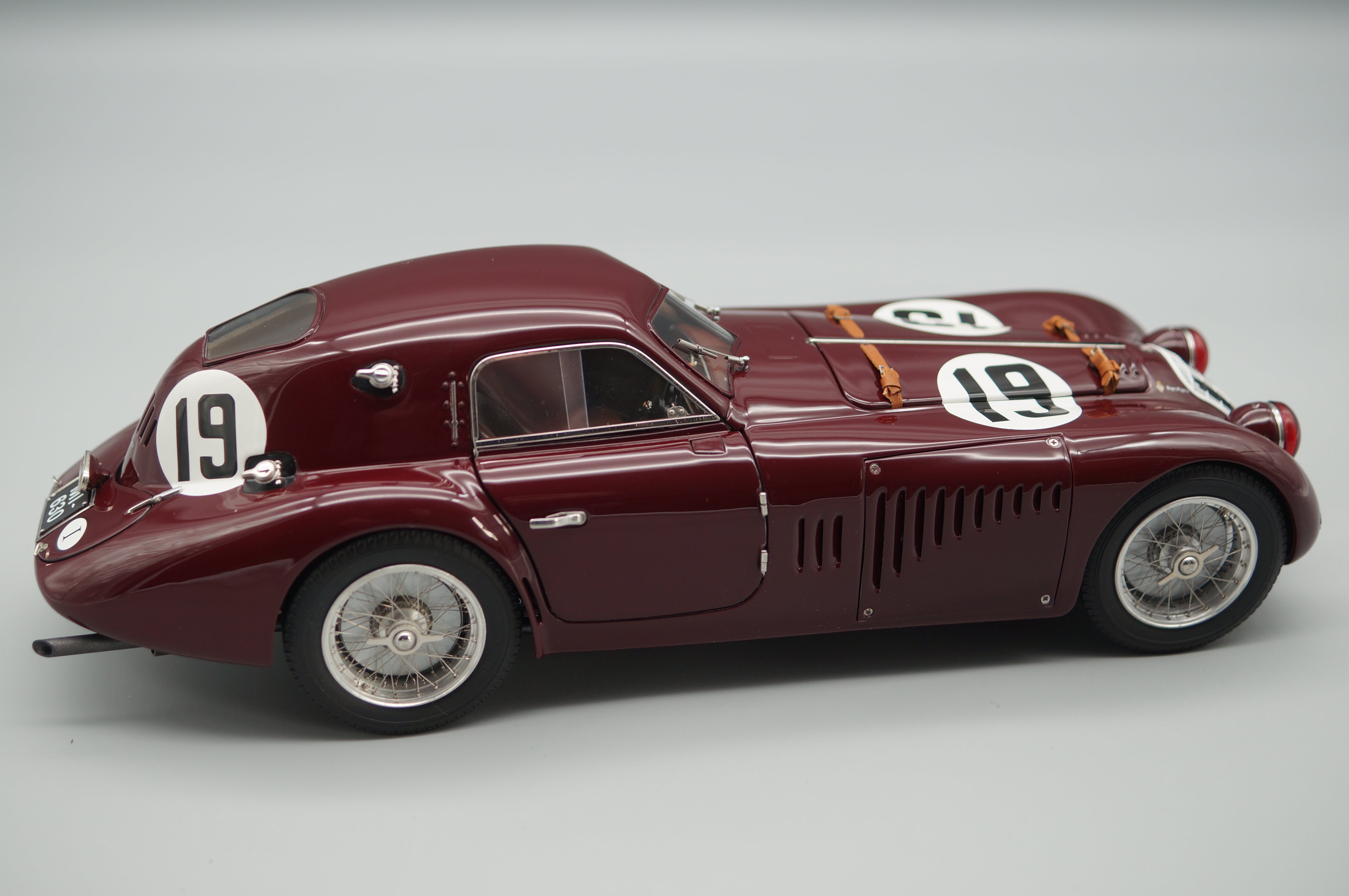 1:18 Alfa Romeo 8C 2900B Speciale #19 Le Mans 1938 CMC M-111 -PRE OWNED-