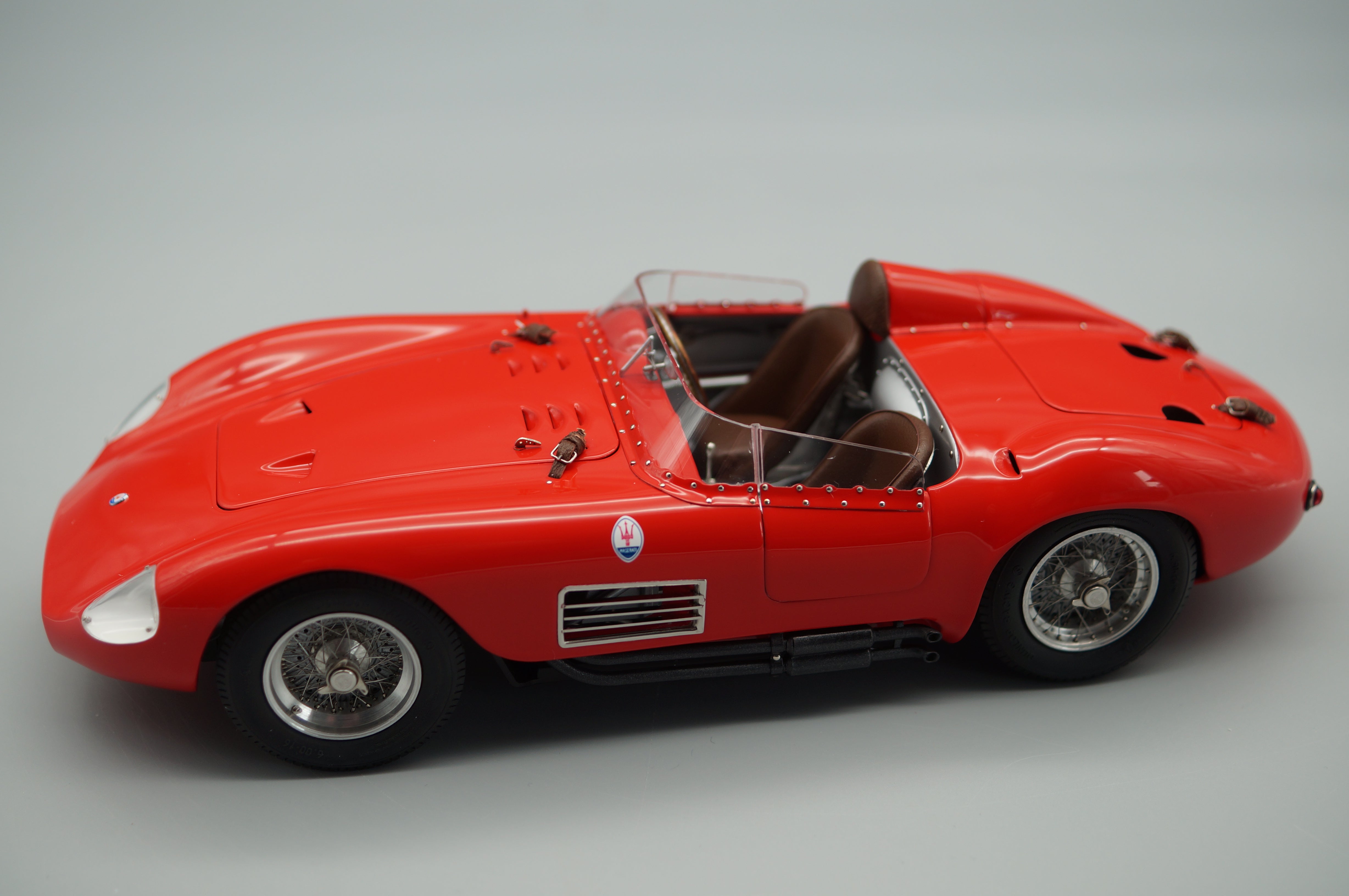1:18 Maserati 300S Rennsportwagen 1956 CMC M-105 -pre-owned-