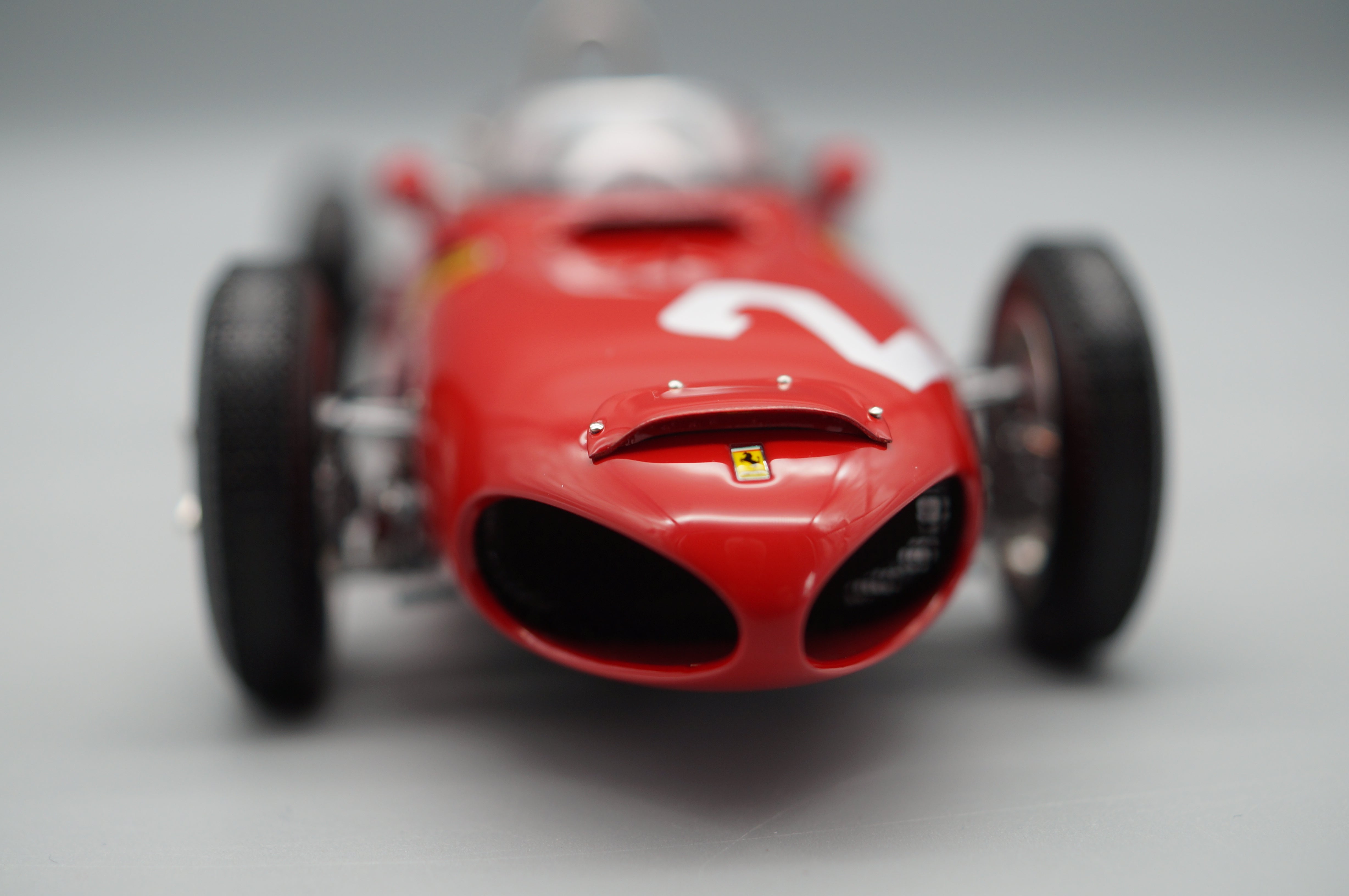 1:18 Ferrari 156 F1 'Sharknose' #2 Phil Hill Monza CMC M-068 -pre-owned- TS459