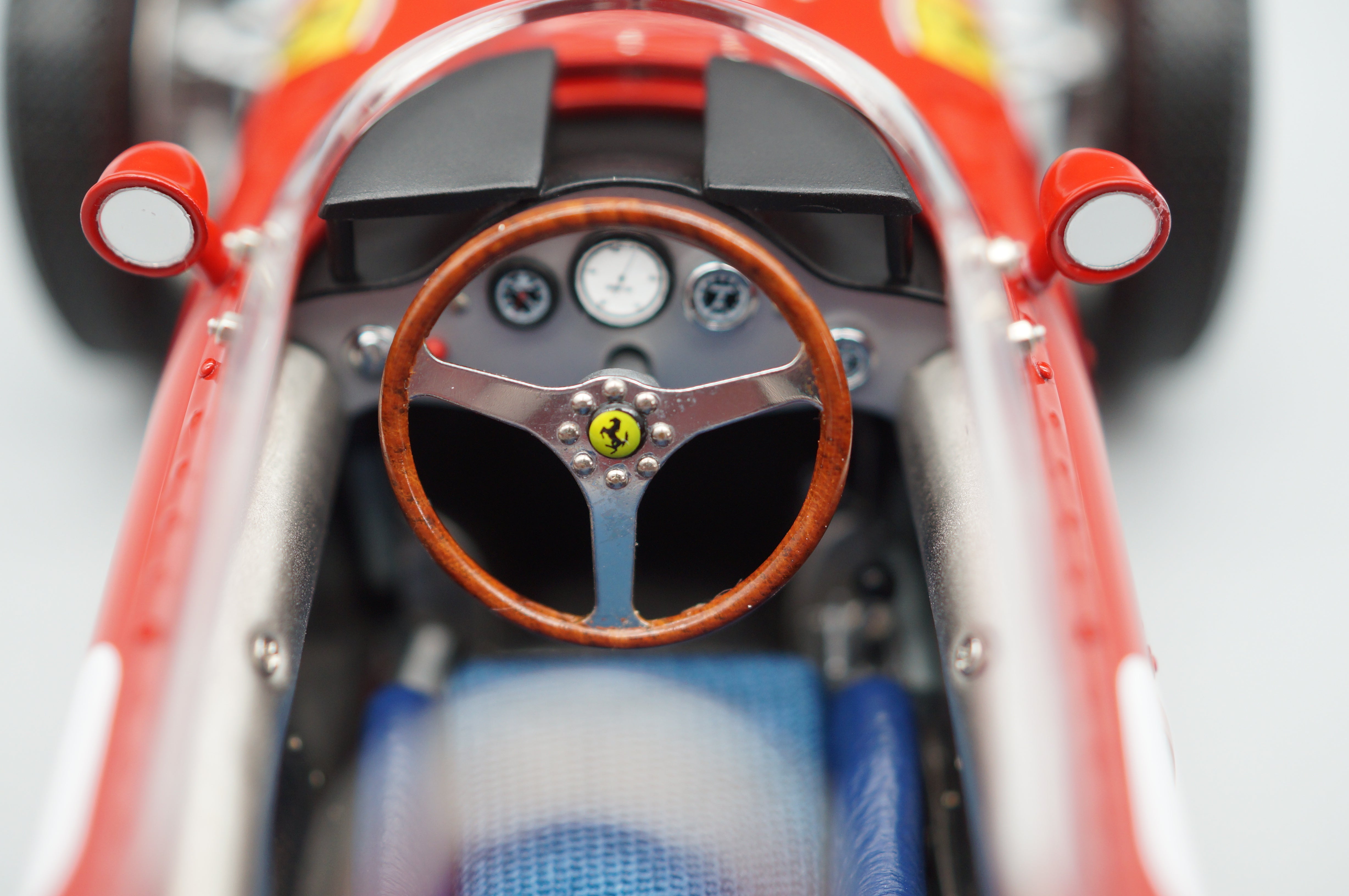 1:18 Ferrari 156 F1 'Sharknose' #2 Phil Hill Monza CMC M-068 -pre-owned- TS459