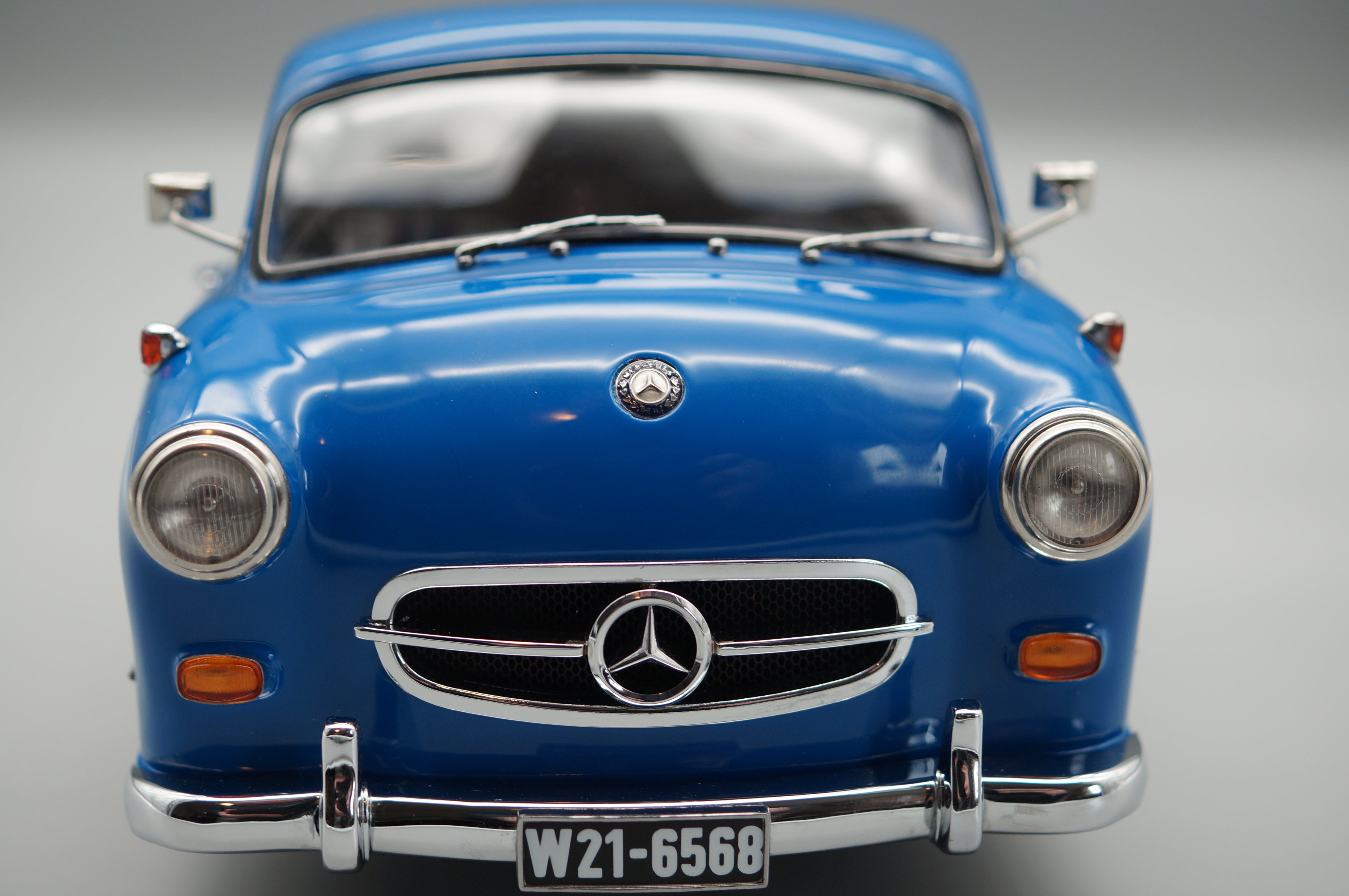 1:18 Mercedes-Benz Renntransporter "Das blaue Wunder" 1954/55 ÜBERARBEITETE VERSION CMC M-143 -pre-owned-