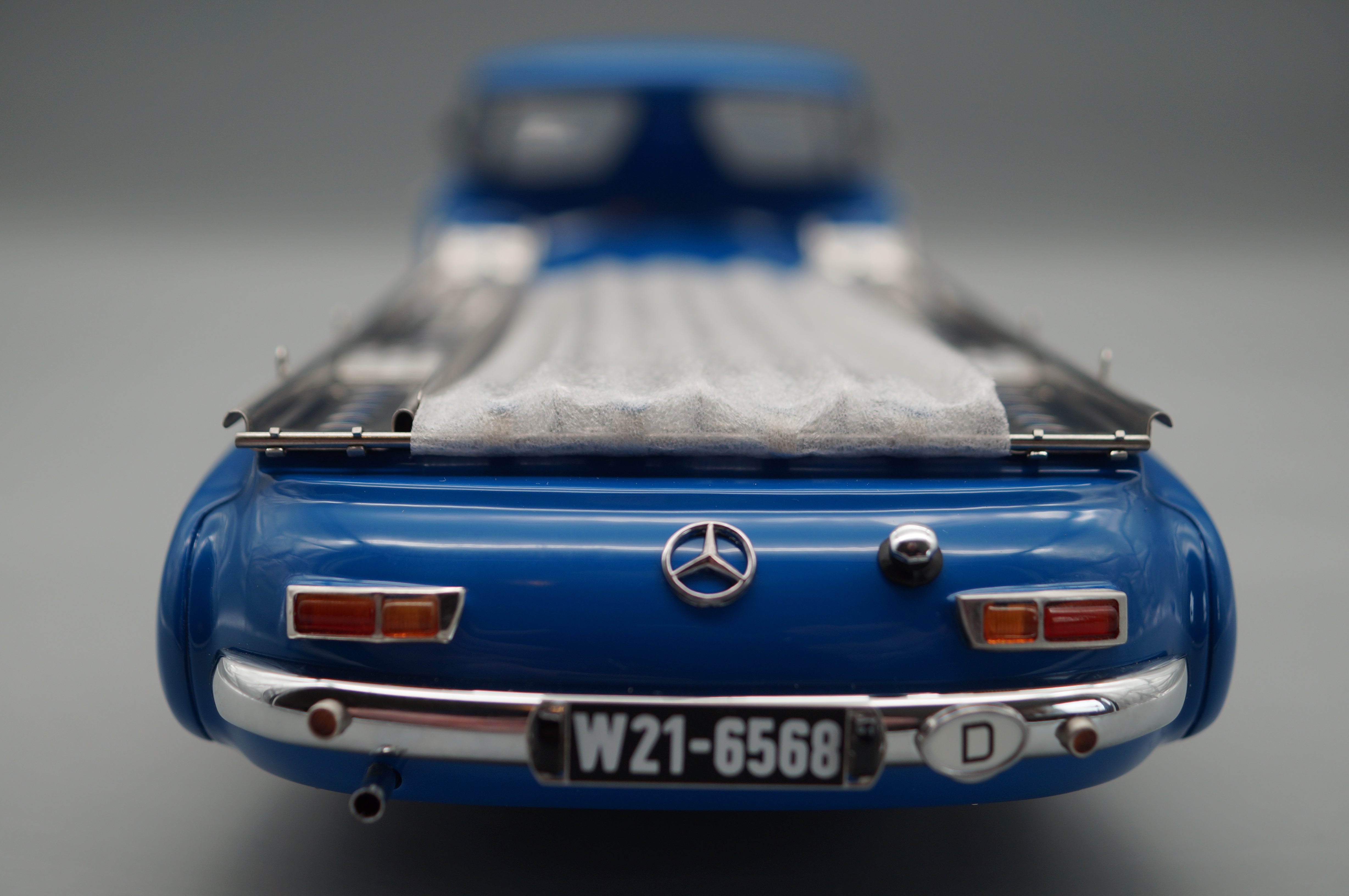 1:18 Mercedes-Benz Renntransporter "Das blaue Wunder" 1954/55 ÜBERARBEITETE VERSION CMC M-143 -pre-owned-
