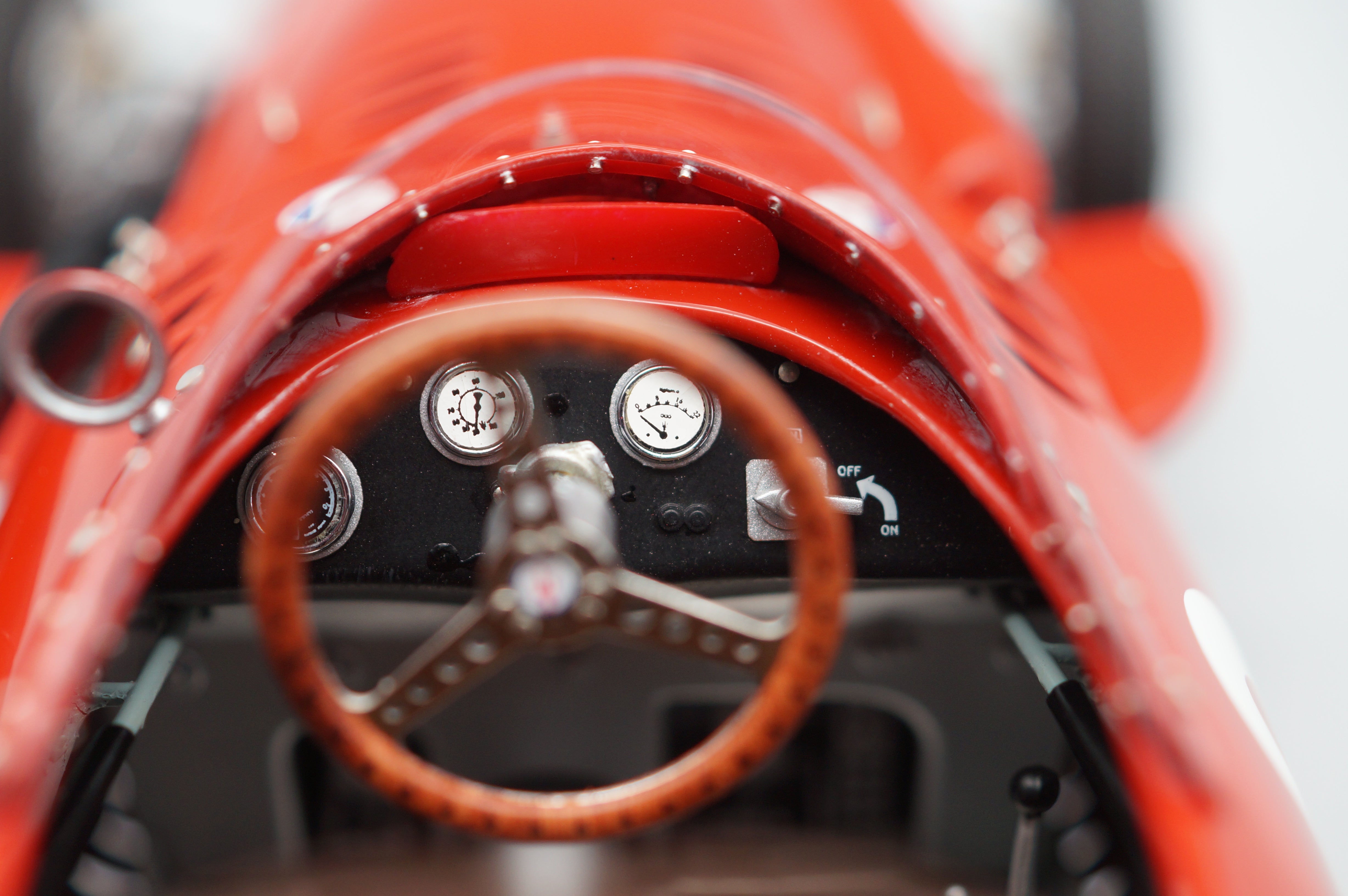 1:18 Maserati 250F #2 GP Frankreich "Fangio" CMC M-102 -pre-owned-
