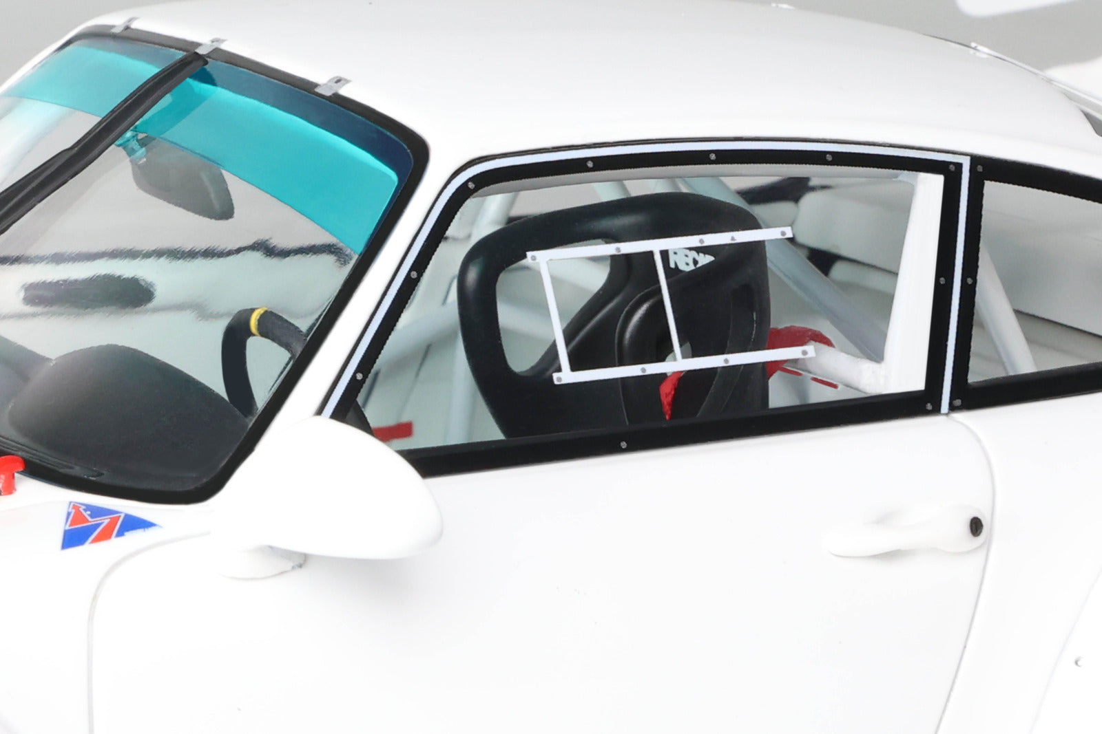 1/18 GT Spirit Porsche 911 (993) GT2 Evo Grand Prix White GT532