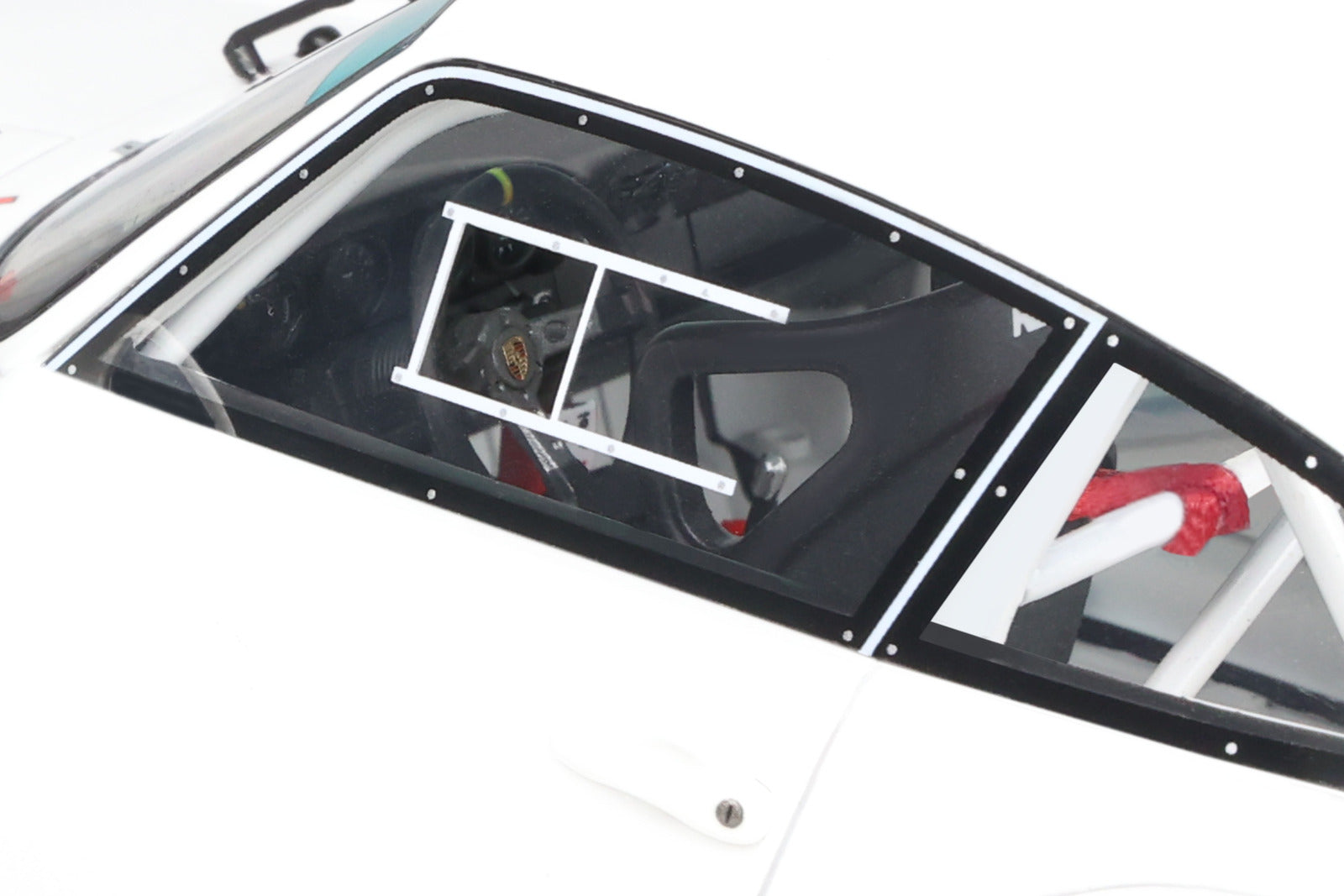 1/18 GT Spirit Porsche 911 (993) GT2 Evo Grand Prix White GT532