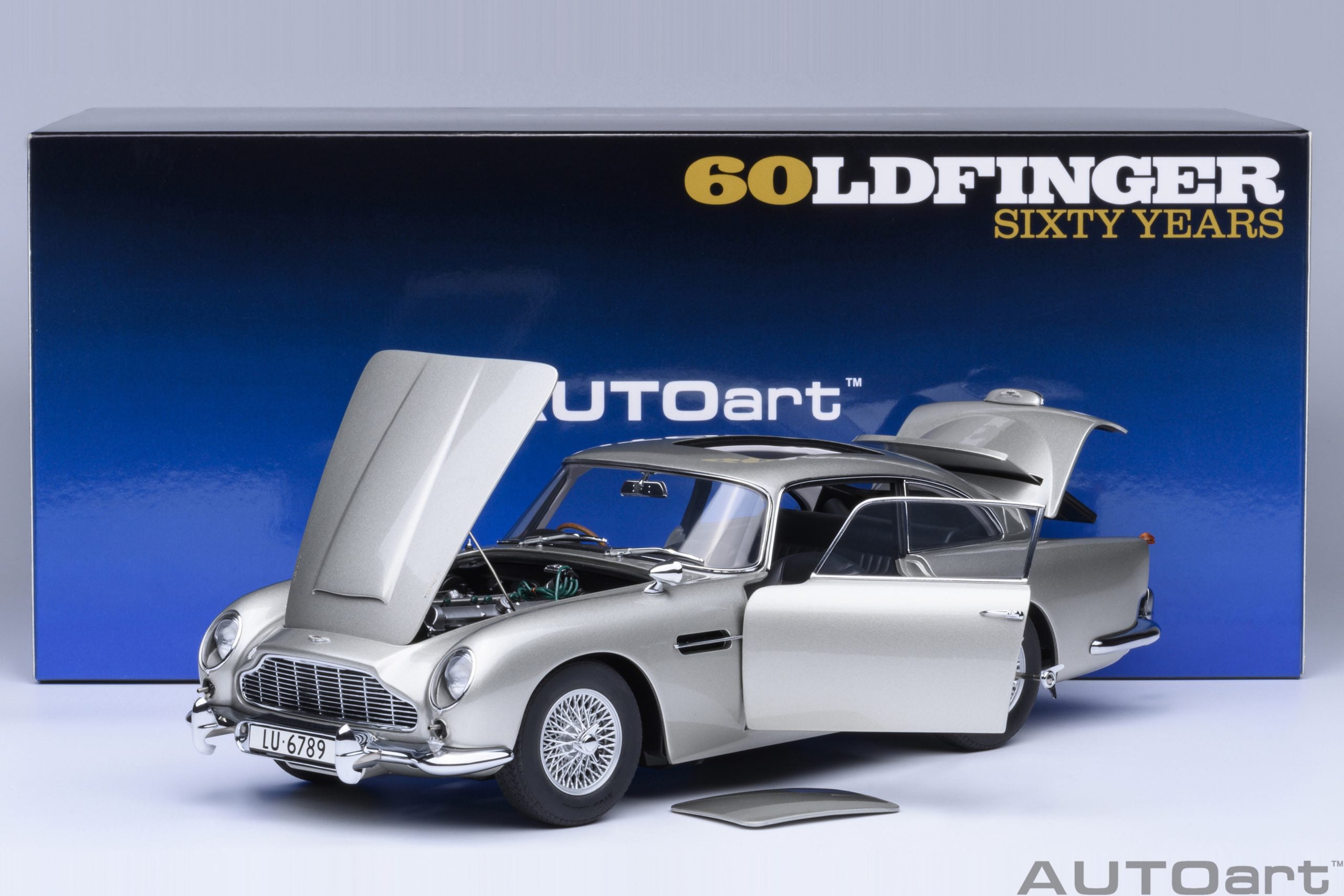 1/18 AUTOart Aston Martin DB5 “Goldfinger” (Silver) with weapons