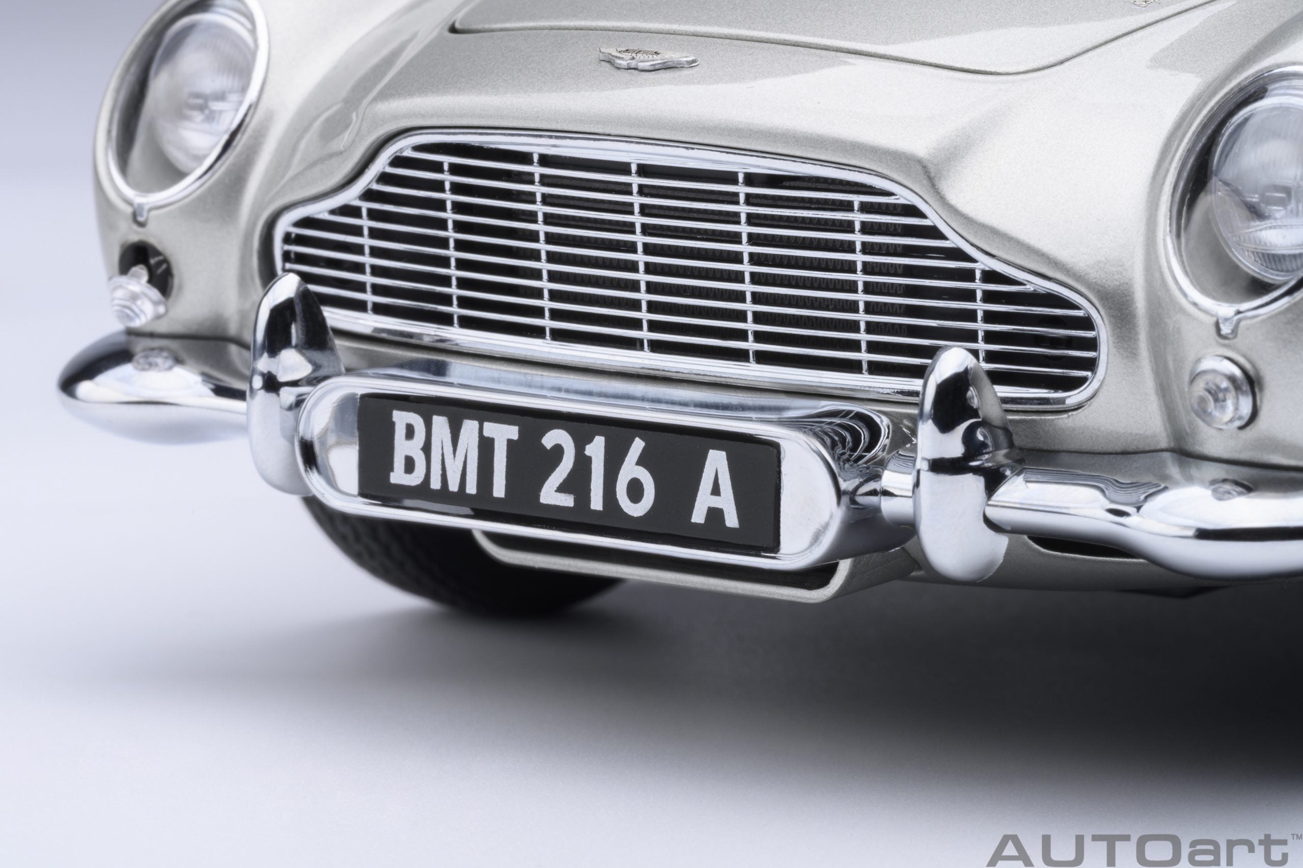1/18 AUTOart Aston Martin DB5 “Goldfinger” (Silver) with weapons