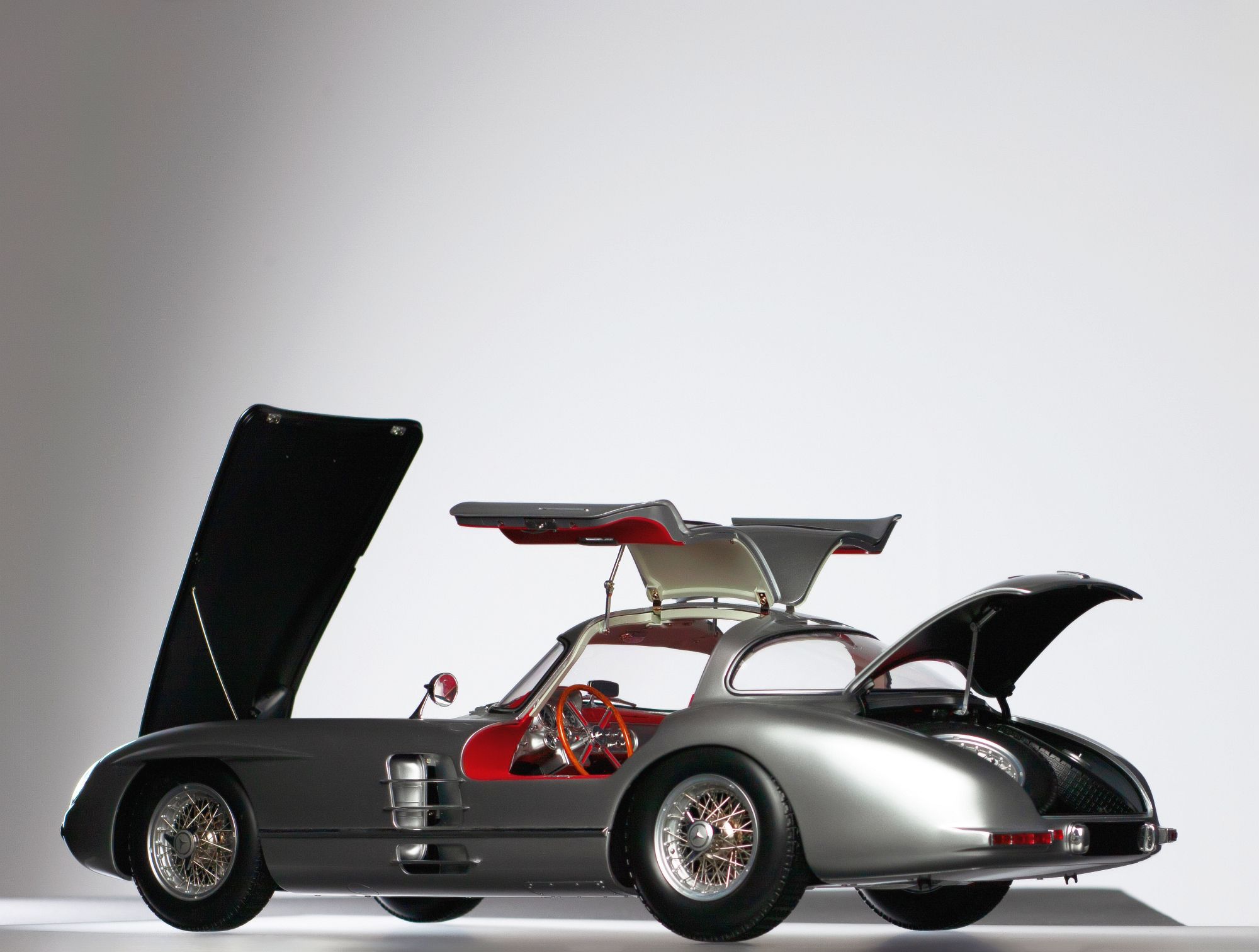 1/8 LEGRAND MERCEDES-BENZ 300 SLR ''UHLENHAUT COUPÉ'' kit 'The Red One' / Kit RED LE105