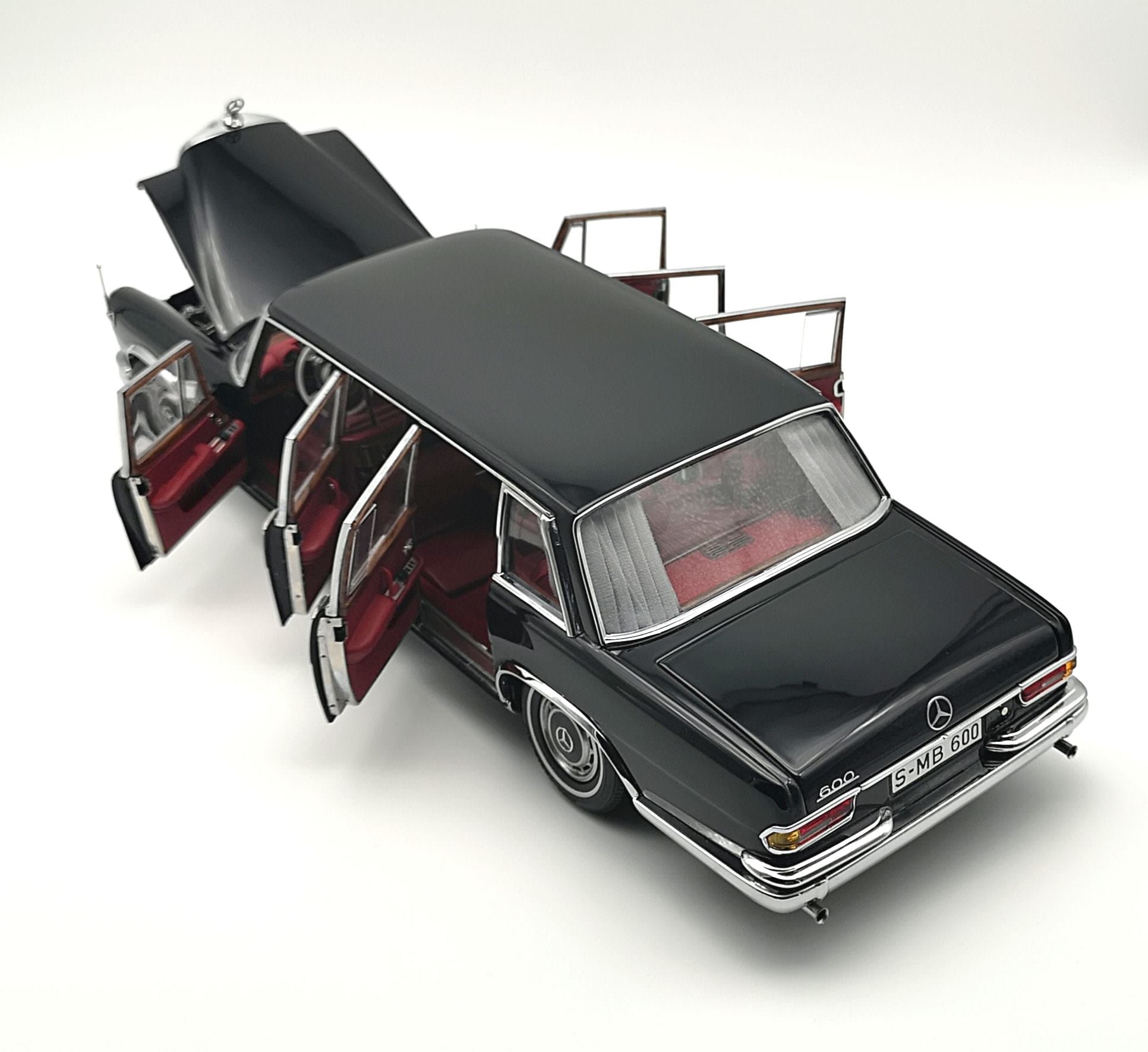 Mercedes-Benz (W100) 6-door Pullmann CMC M-200