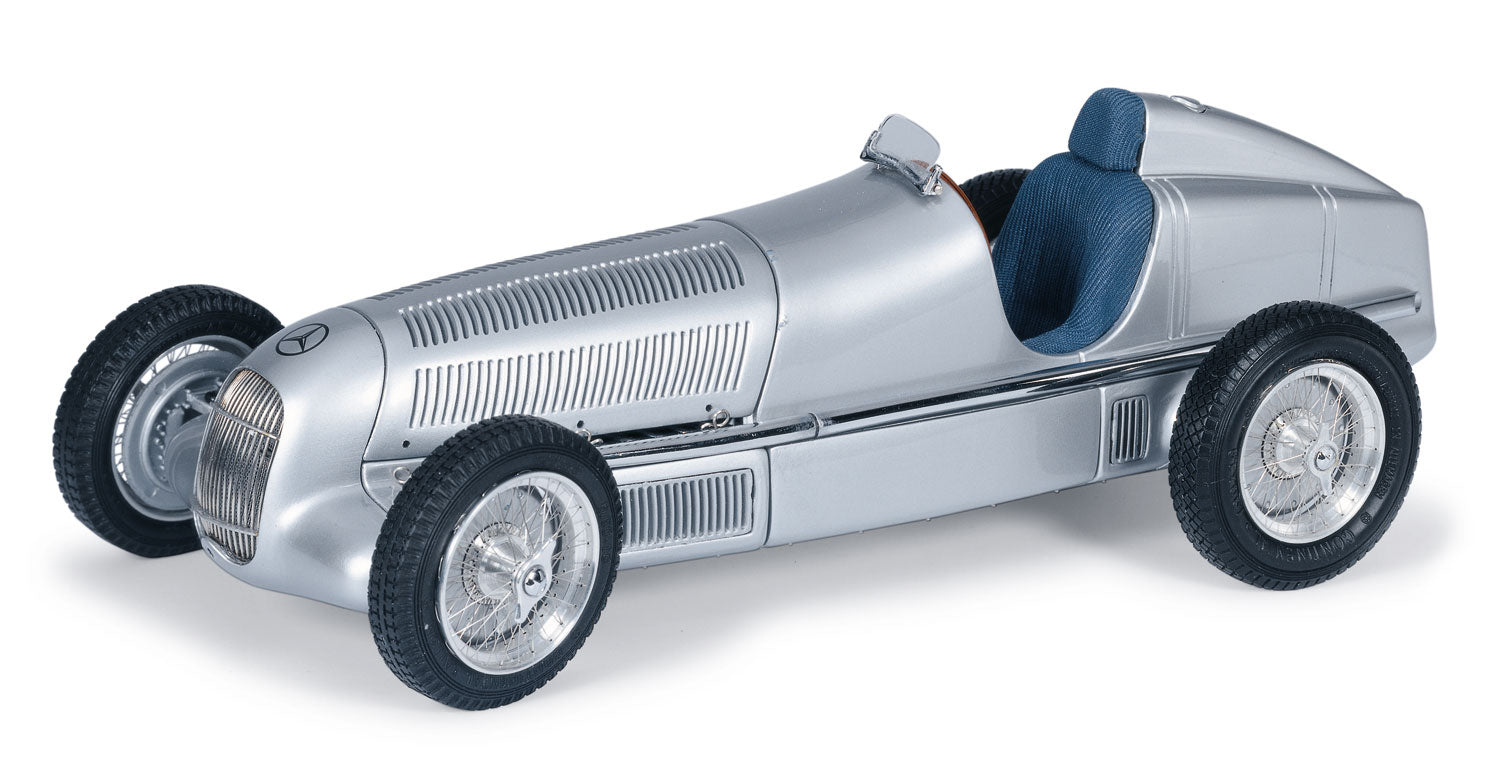 1/18 Mercedes-Benz W25 1934 'Der erste Silberpfeil' CMC M-033 -pre-owned- AA444