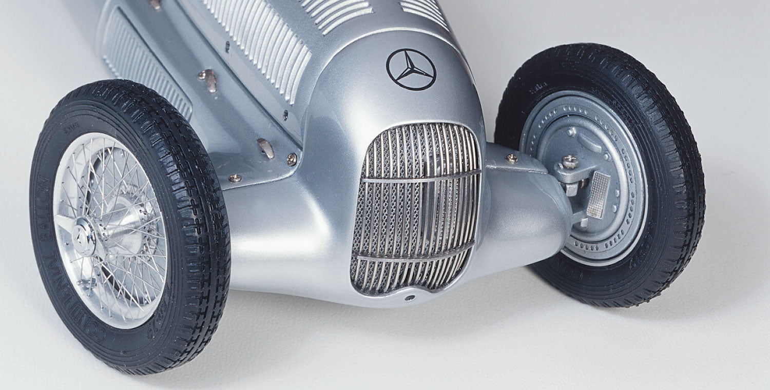 1/18 Mercedes-Benz W25 1934 'Der erste Silberpfeil' CMC M-033 -pre-owned- AA444