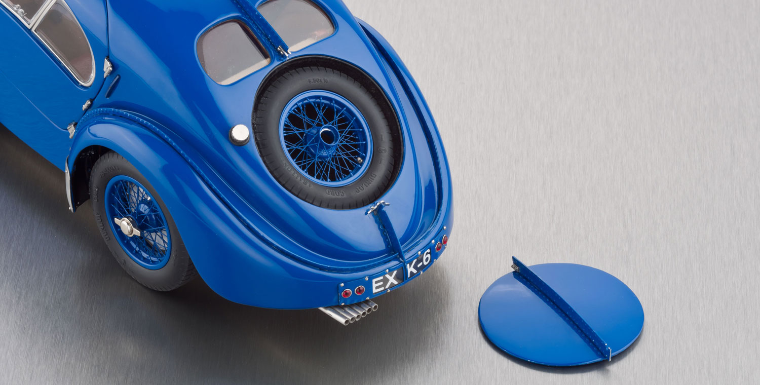 1/18 Bugatti Typ 57 SC Atlantic blau R.B. Pope CMC M-083