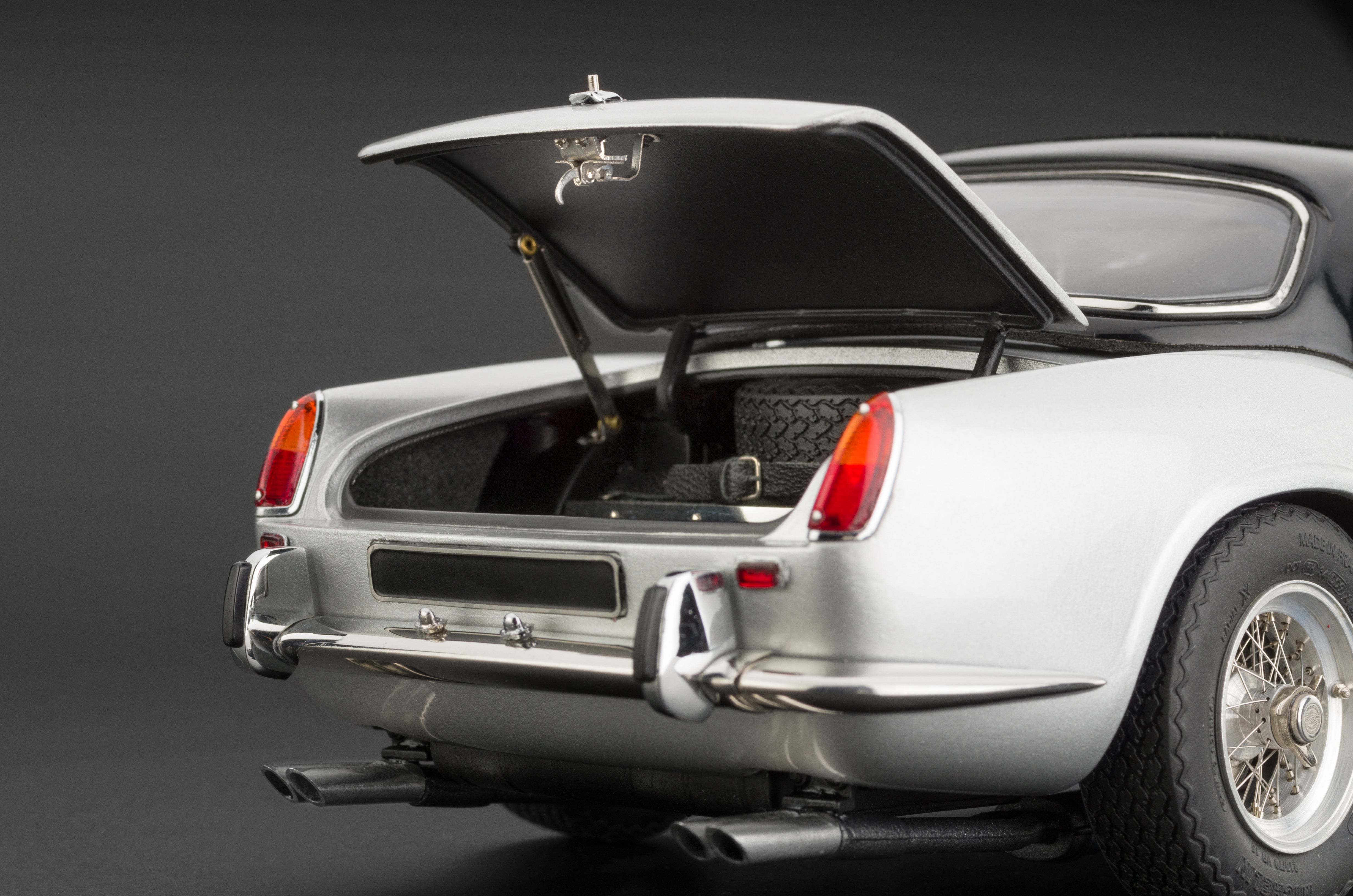 Ferrari 250 SWB California Spyder 1961 silber CMC M-093 LE