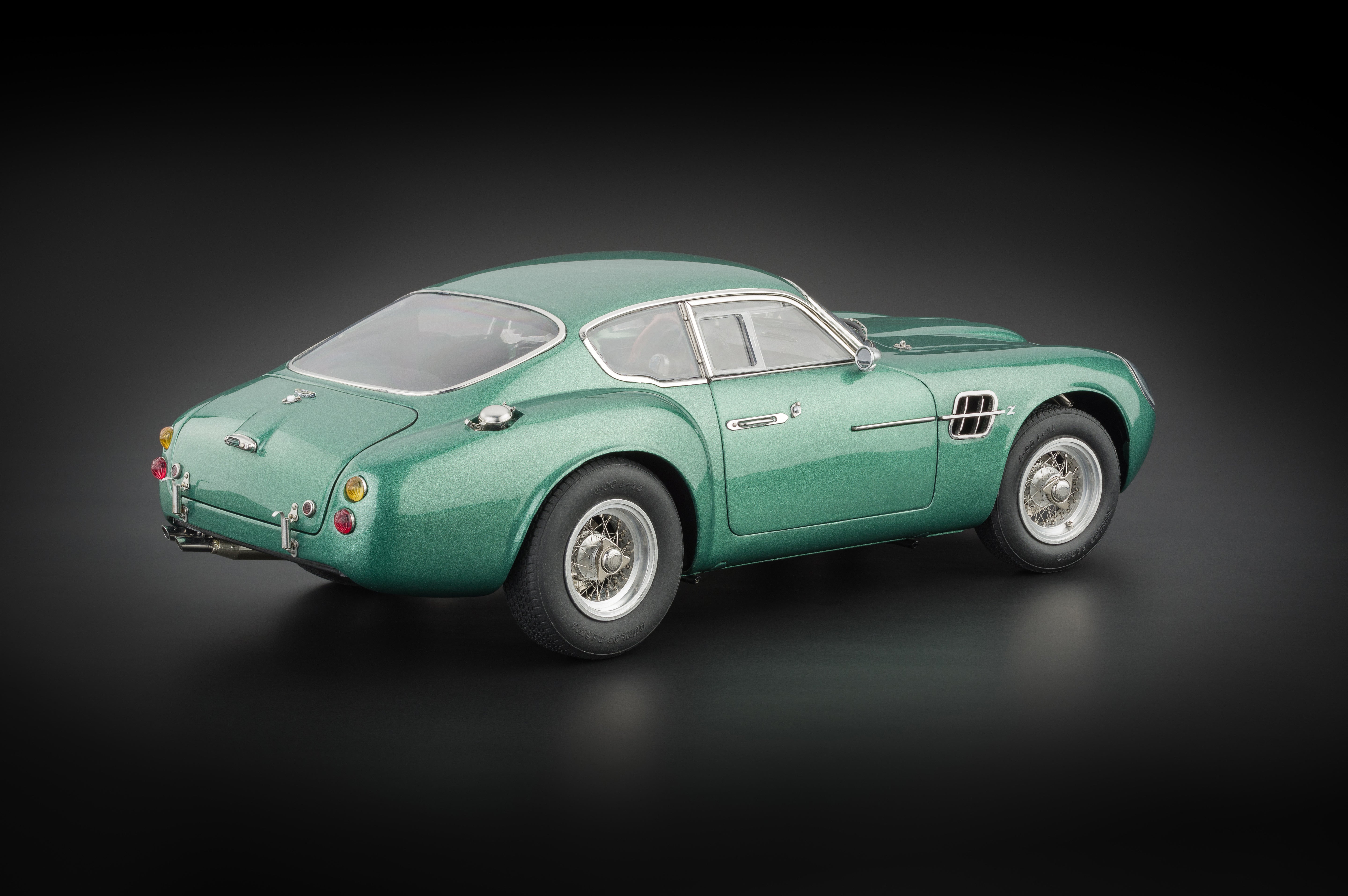 Aston Martin DB4 GT Zagato CMC M-132 -pre-owned