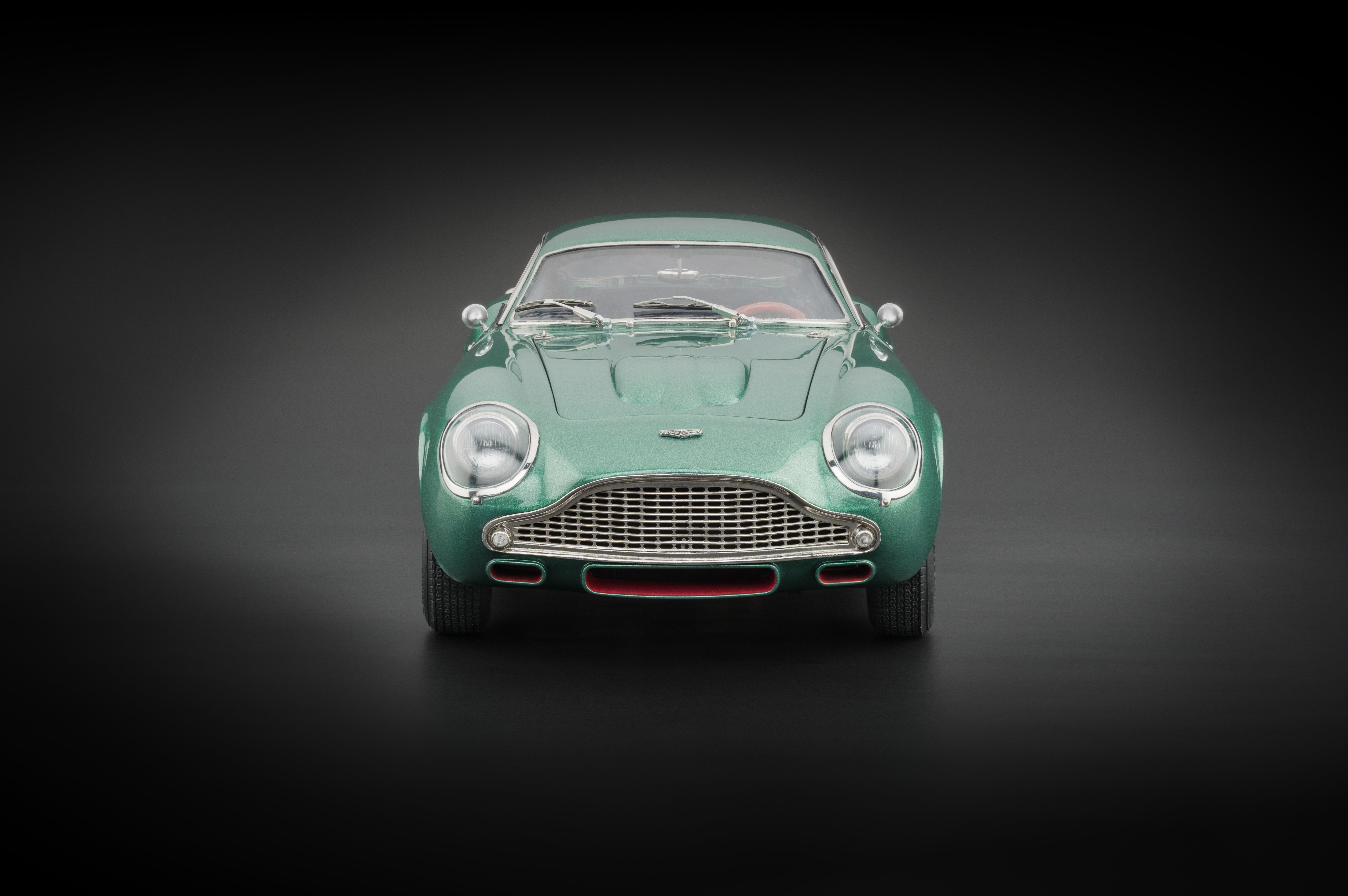 Aston Martin DB4 GT Zagato CMC M-132 -pre-owned