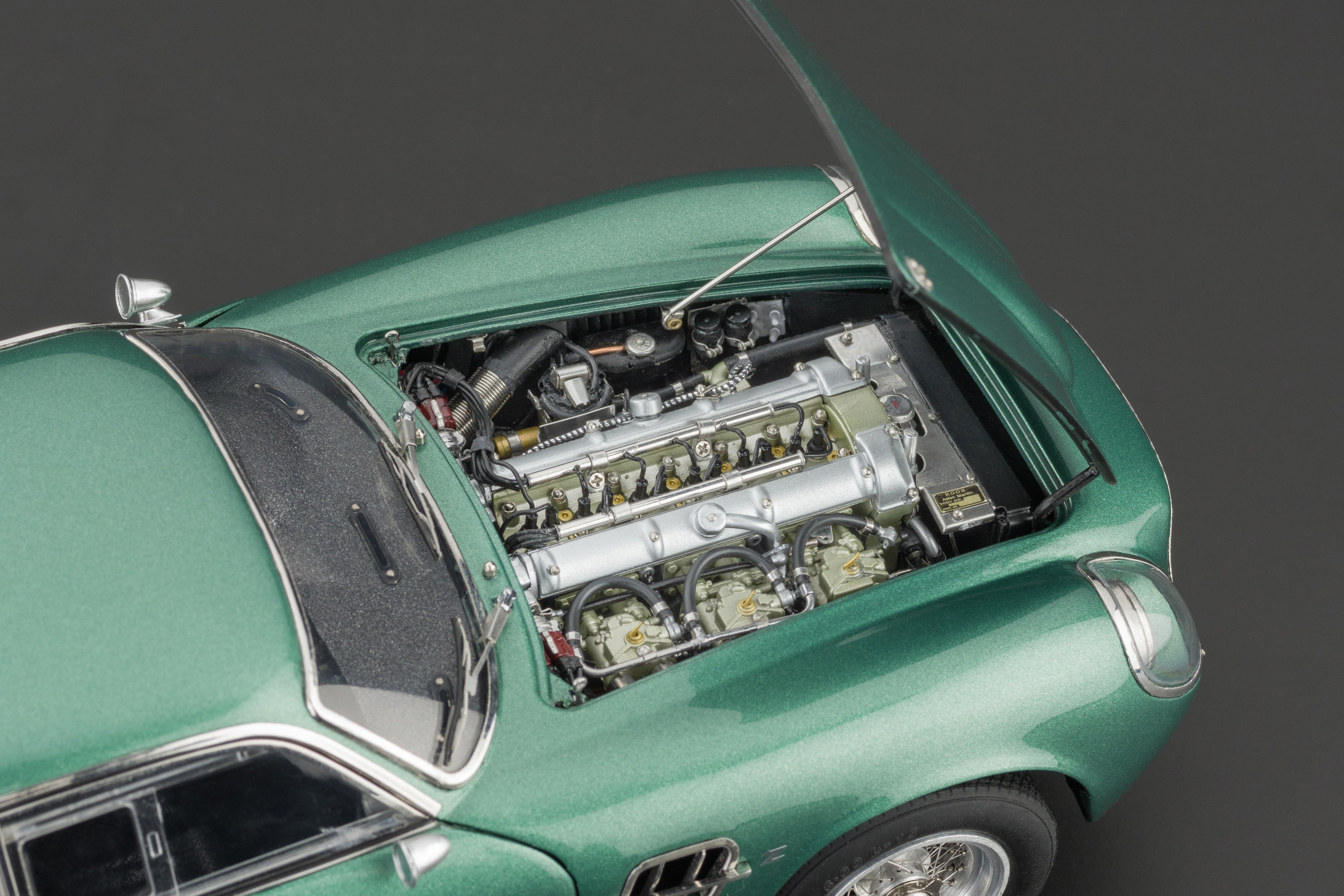 Aston Martin DB4 GT Zagato CMC M-132 -pre-owned