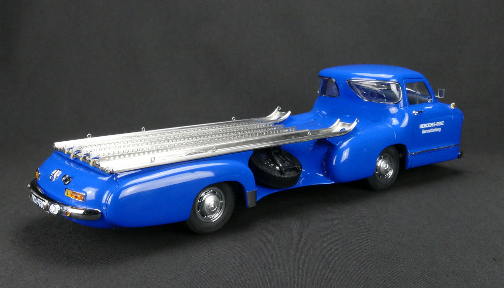 1:18 Mercedes-Benz Renntransporter "Das blaue Wunder" 1954/55 ÜBERARBEITETE VERSION CMC M-143 -pre-owned-