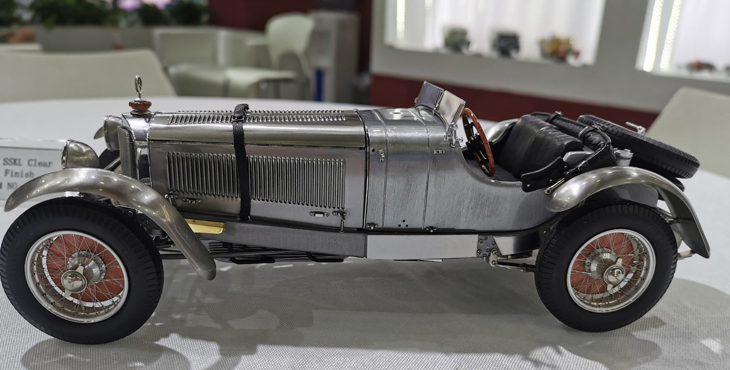 Mercedes-Benz SSK 1928-1930, Clear Finish inklusive Vitrine Limitierte Edition 600 Stück CMC M-209