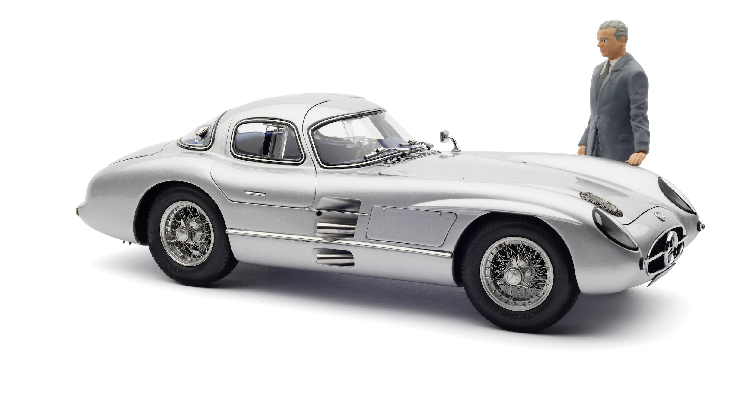 1:18 Mercedes-Benz 300 SLR Coupe Blaues Interieur mit Figur 1955 CMC M-246 LE 500