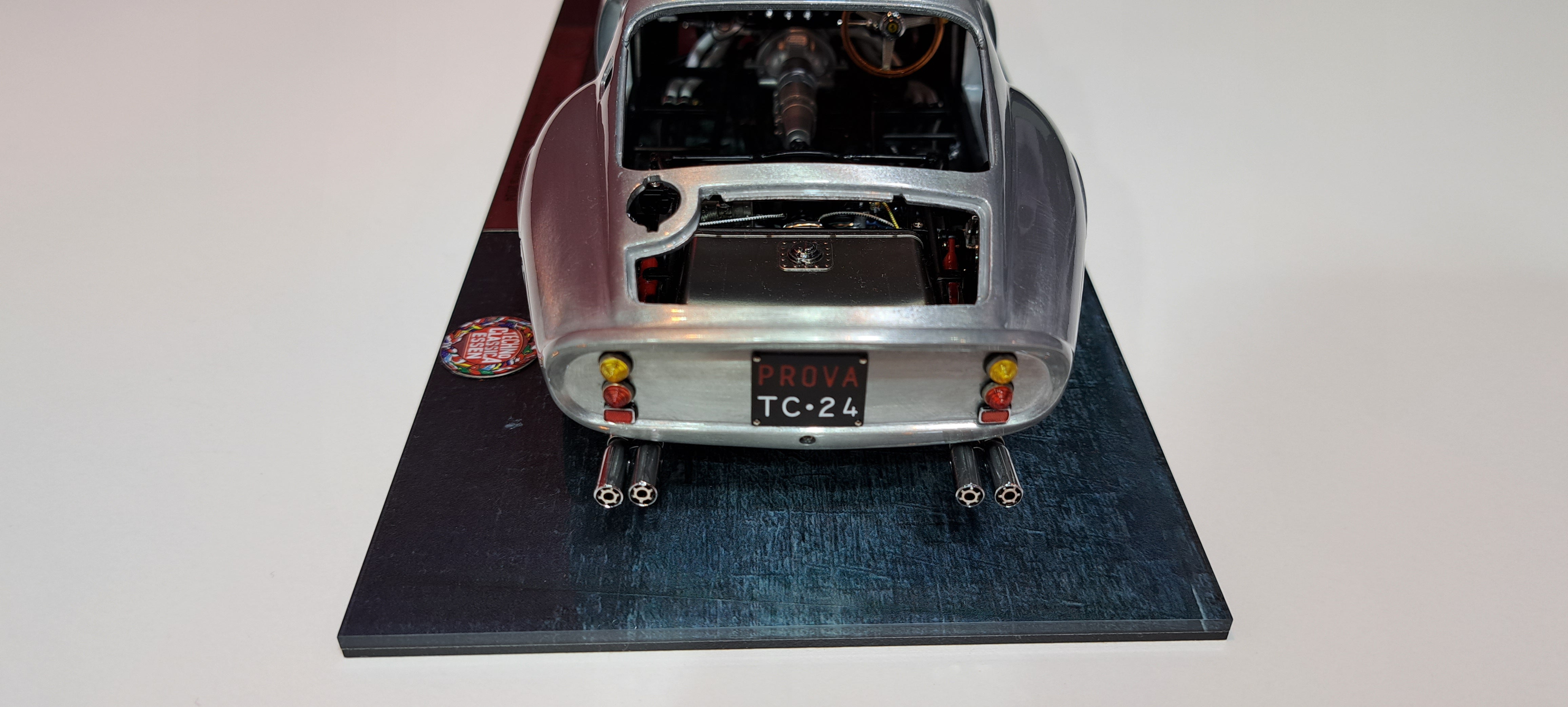 CMC M-272 Ferrari 250 GTO RHD Sondermodell Techno Classica 2024 LE 400
