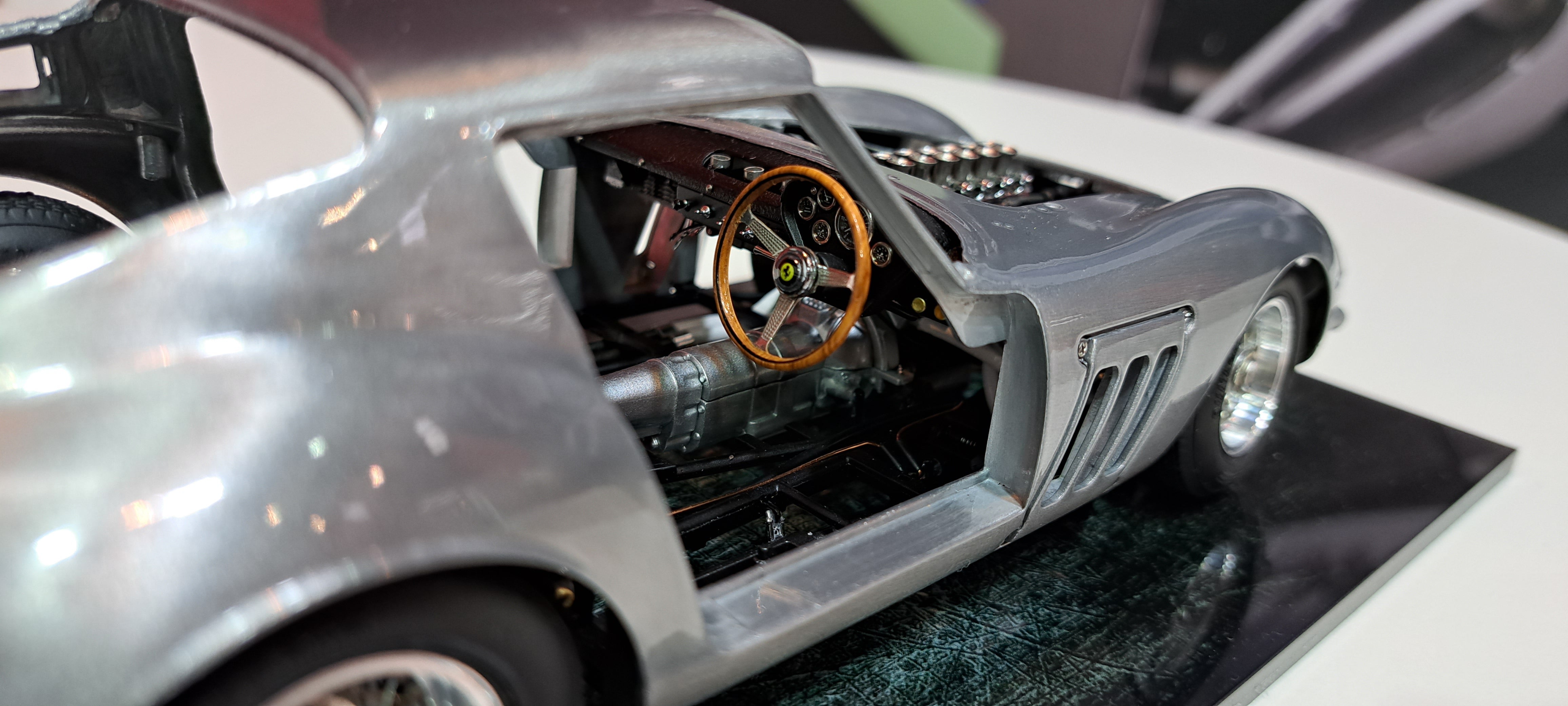 CMC M-272 Ferrari 250 GTO RHD Sondermodell Techno Classica 2024 LE 400