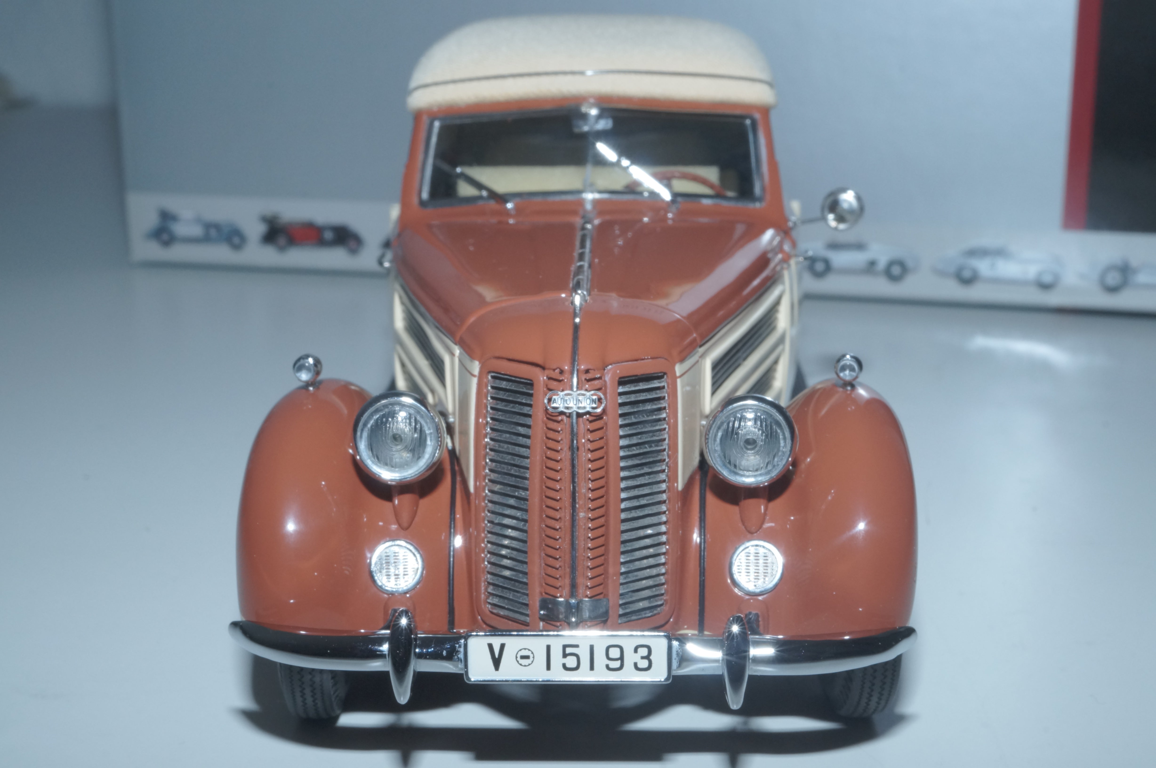 1/24 Audi 920 Cabriolet braun CMC M-032