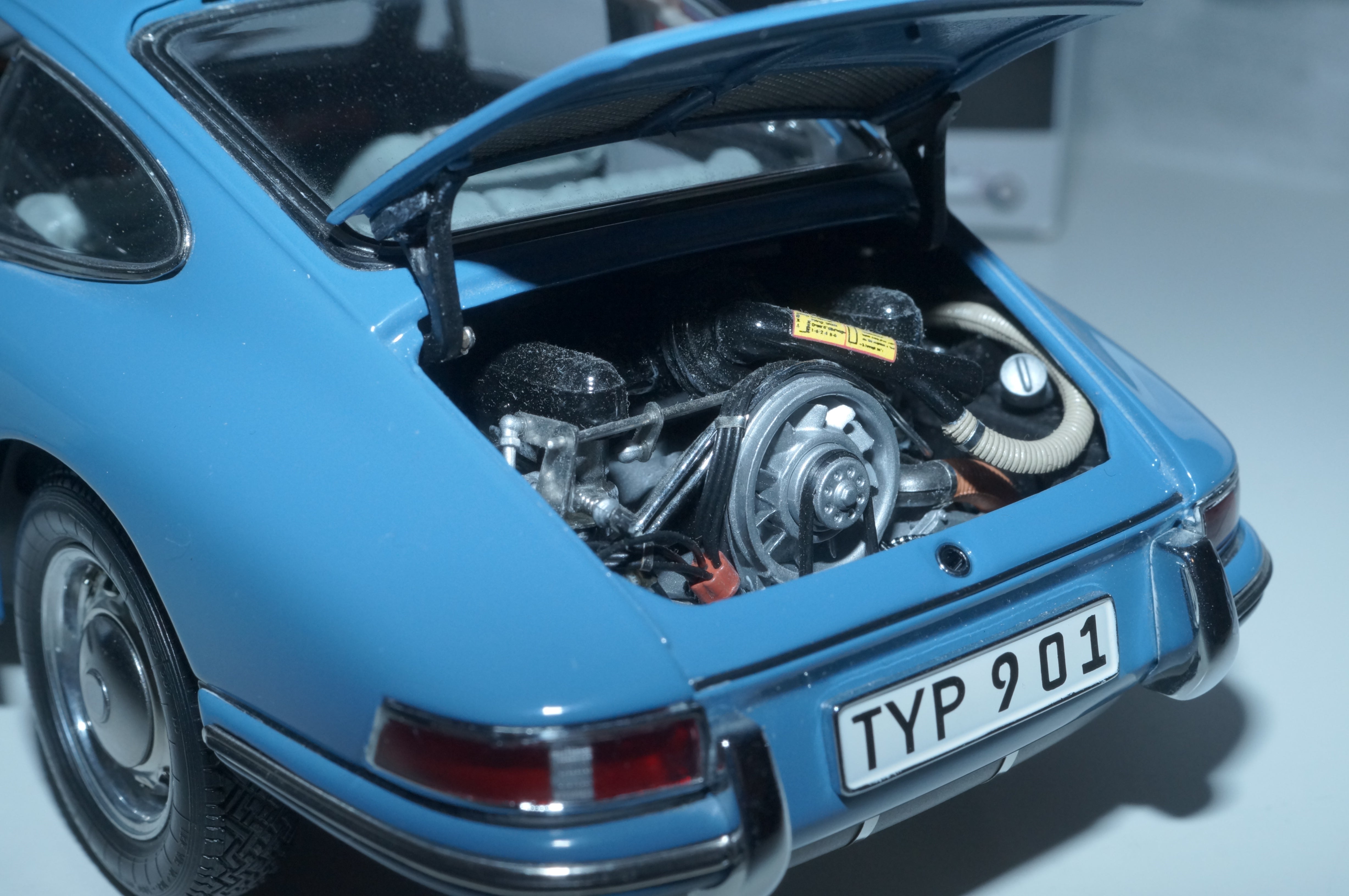 Porsche 901 Coupe Emailblau CMC M-067D -PRE-OWNED-