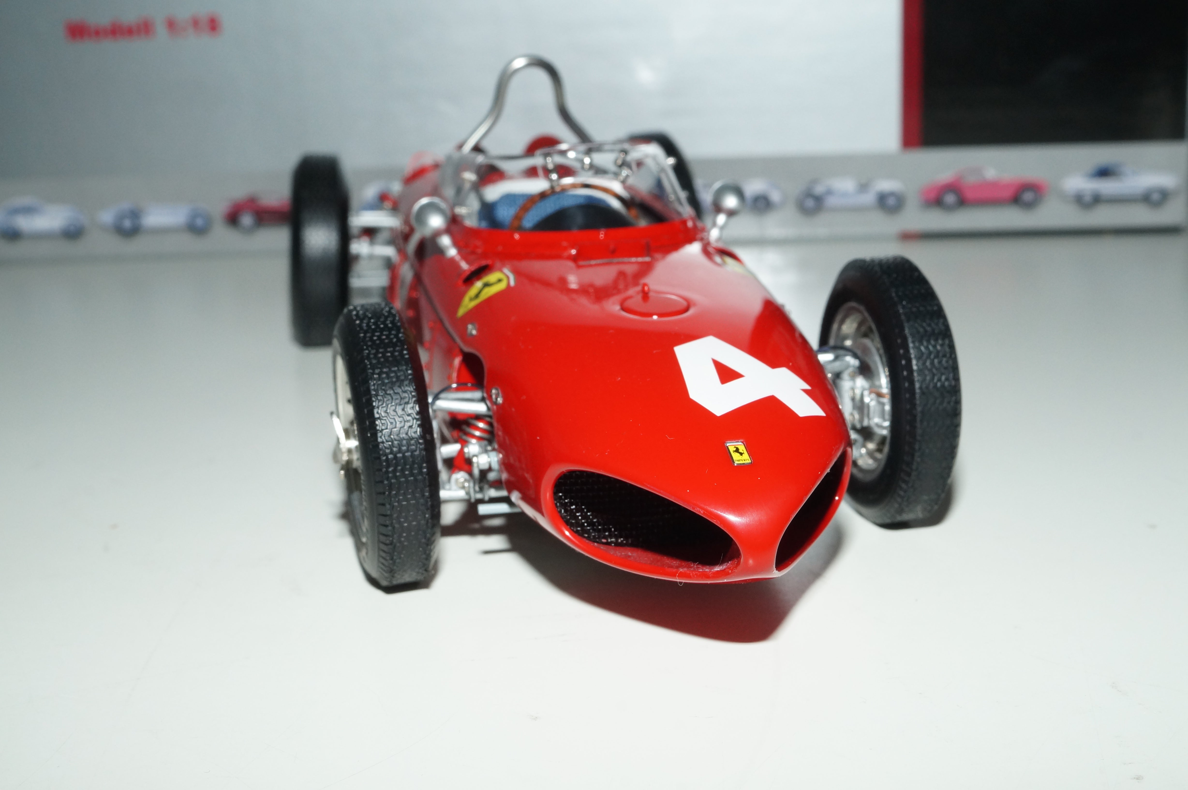 1:18 Ferrari 156 F1 'Sharknose' #4 Phil Hill Belgien CMC M-070 -pre-owned- TS460