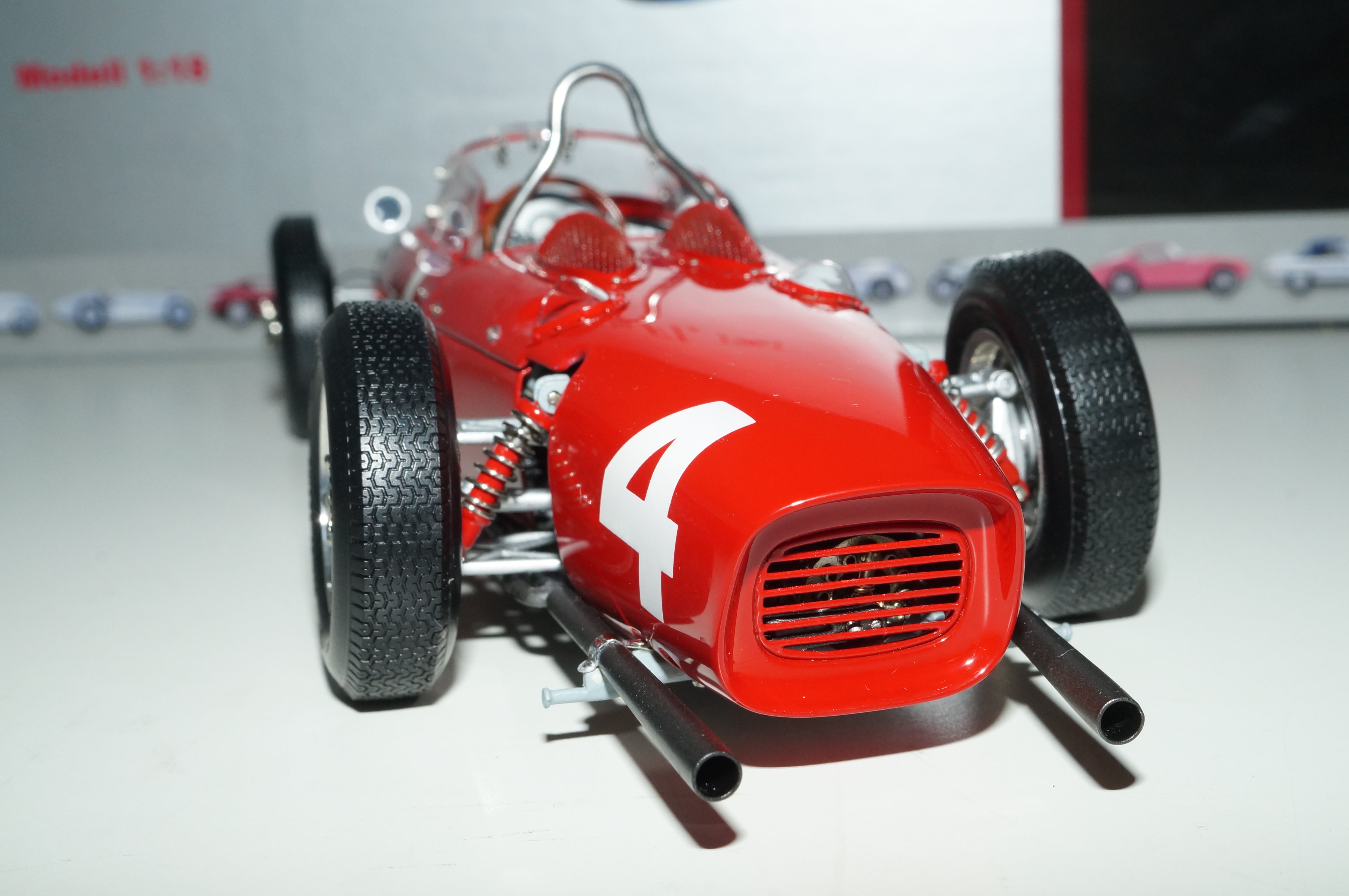 1:18 Ferrari 156 F1 'Sharknose' #4 Phil Hill Belgien CMC M-070 -pre-owned- TS460