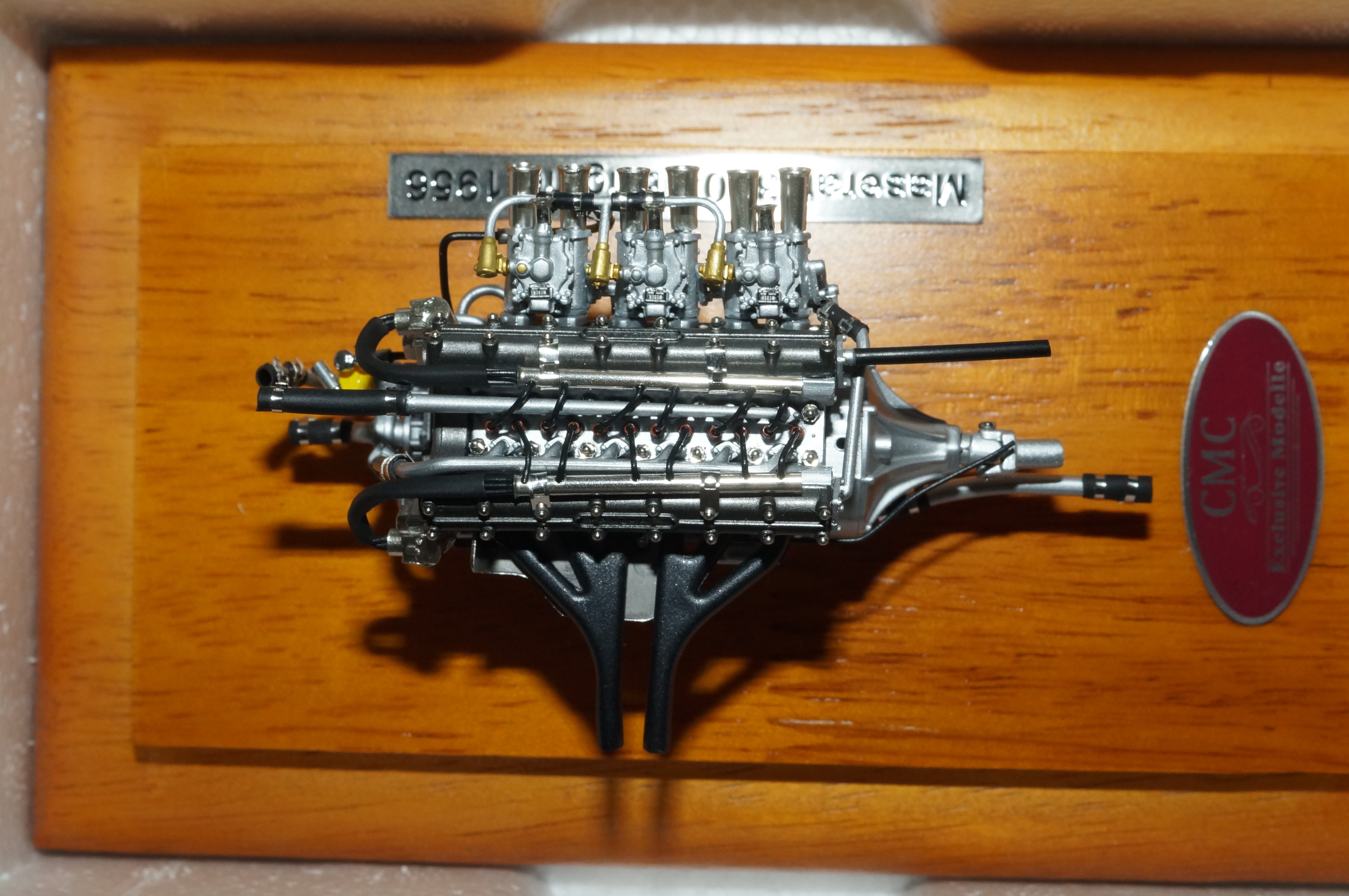 Maserati 300S Motor mit Vitrine CMC M-110 aus Vorbesitz